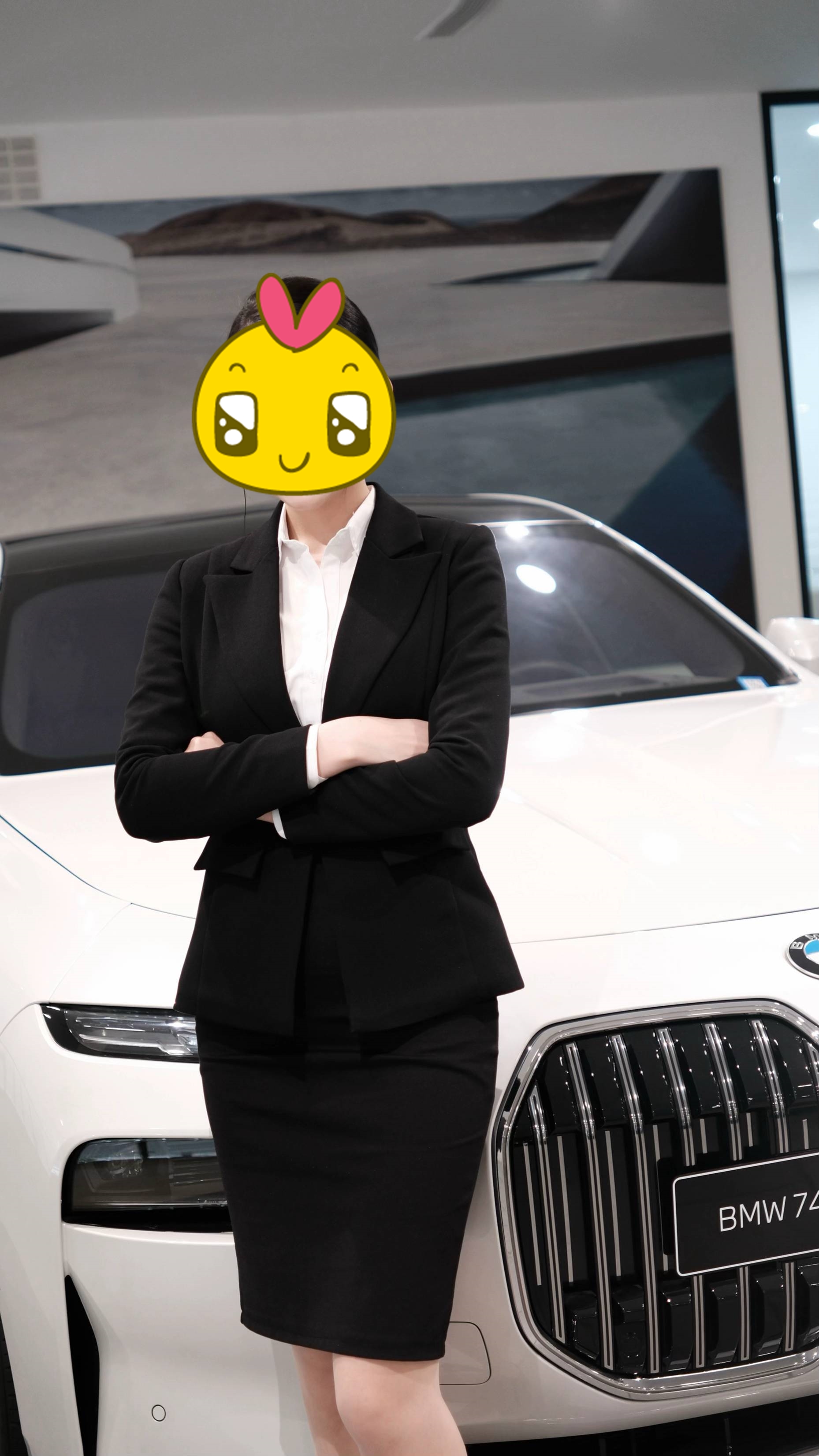 Sales nữ bán xe: Độ dài của chân váy thể hiện sự chuyên nghiệp và tôn trọng khách hàng?- Ảnh 9.