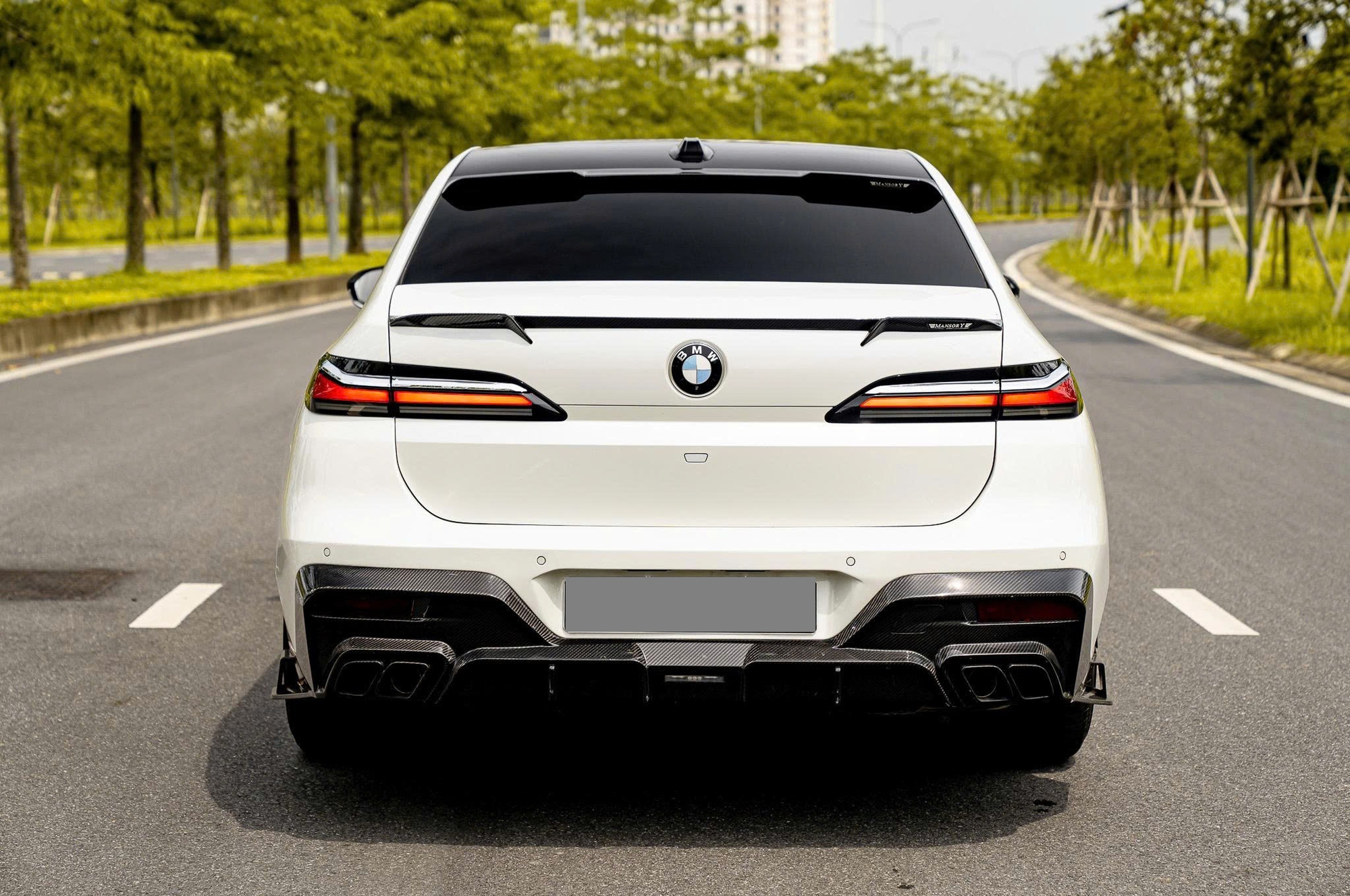 BMW 735i 2023 đắt hơn cả xe mới, rao giá hơn 4,5 tỷ đồng, người bán giải thích: 'Vì có điểm độc nhất Việt Nam'- Ảnh 3.