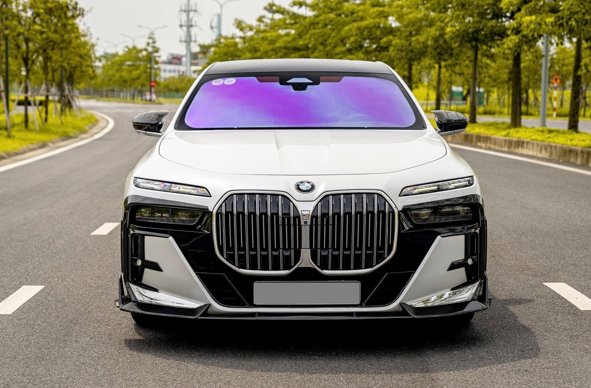 BMW 735i 2023 đắt hơn cả xe mới, rao giá hơn 4,5 tỷ đồng, người bán giải thích: 'Vì có điểm độc nhất Việt Nam'- Ảnh 2.