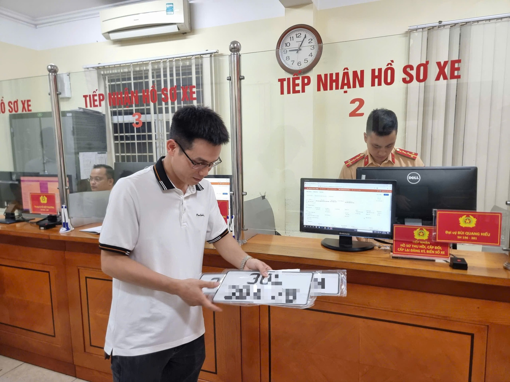Người dân có phải đổi đăng ký xe, biển số xe sau sáp nhập?- Ảnh 1. Người dân có phải đổi đăng ký xe, biển số xe sau sáp nhập?- Ảnh 1.