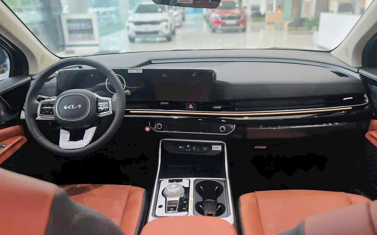 Giá Kia Carnival tiếp tục 'dò đáy', giảm hơn 100 triệu đồng tại đại lý: Bản dầu đắt nhất còn dưới 1,5 tỷ đồng, rẻ hơn nửa tỷ so với Viloran- Ảnh 4.