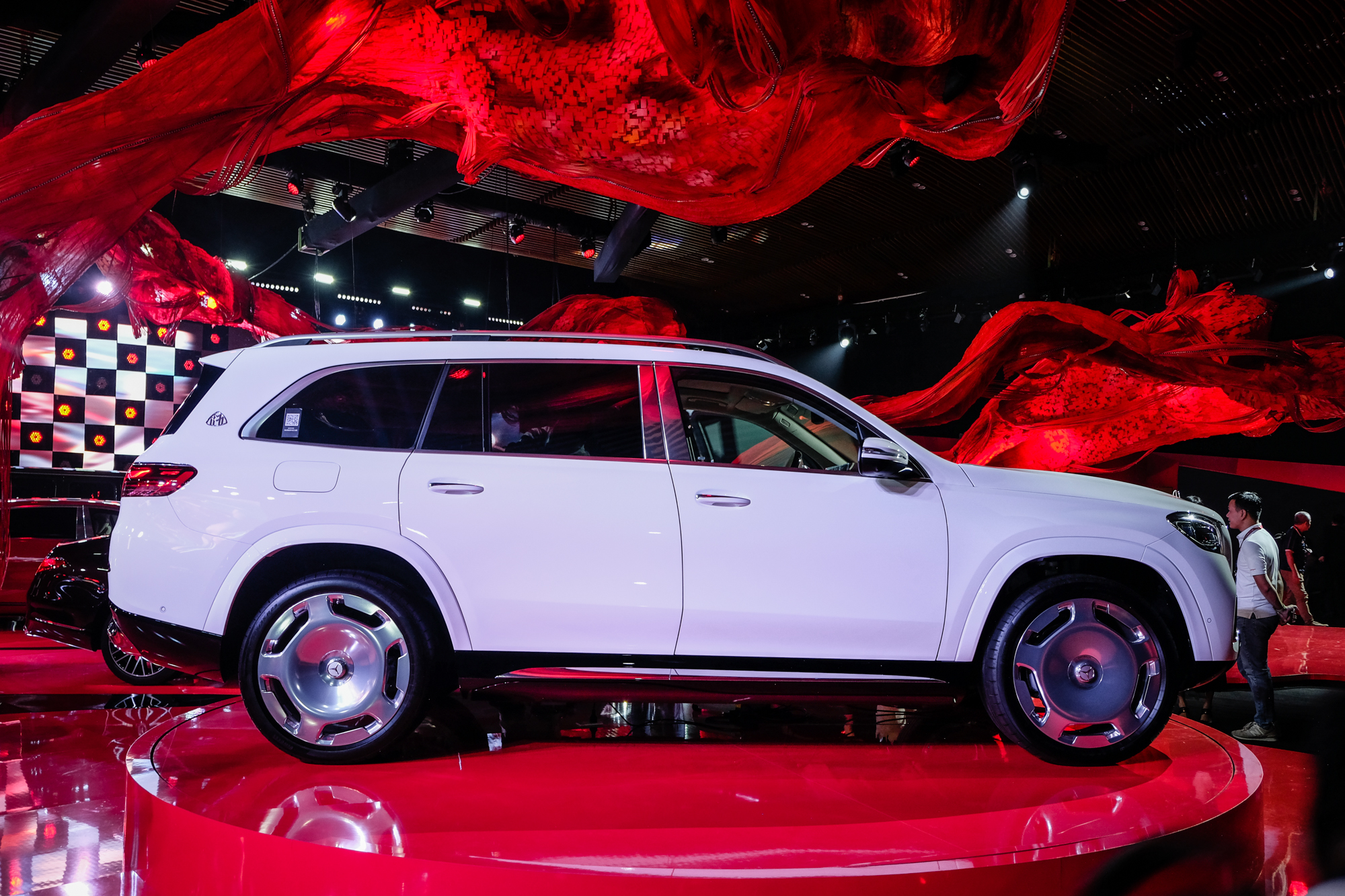 Mercedes-Maybach GLS 600 2025 ra mắt Việt Nam: Giá 12,379 tỷ đồng, bổ sung ADAS, thêm nhiều option đẳng cấp phía sau cho ông chủ- Ảnh 7.