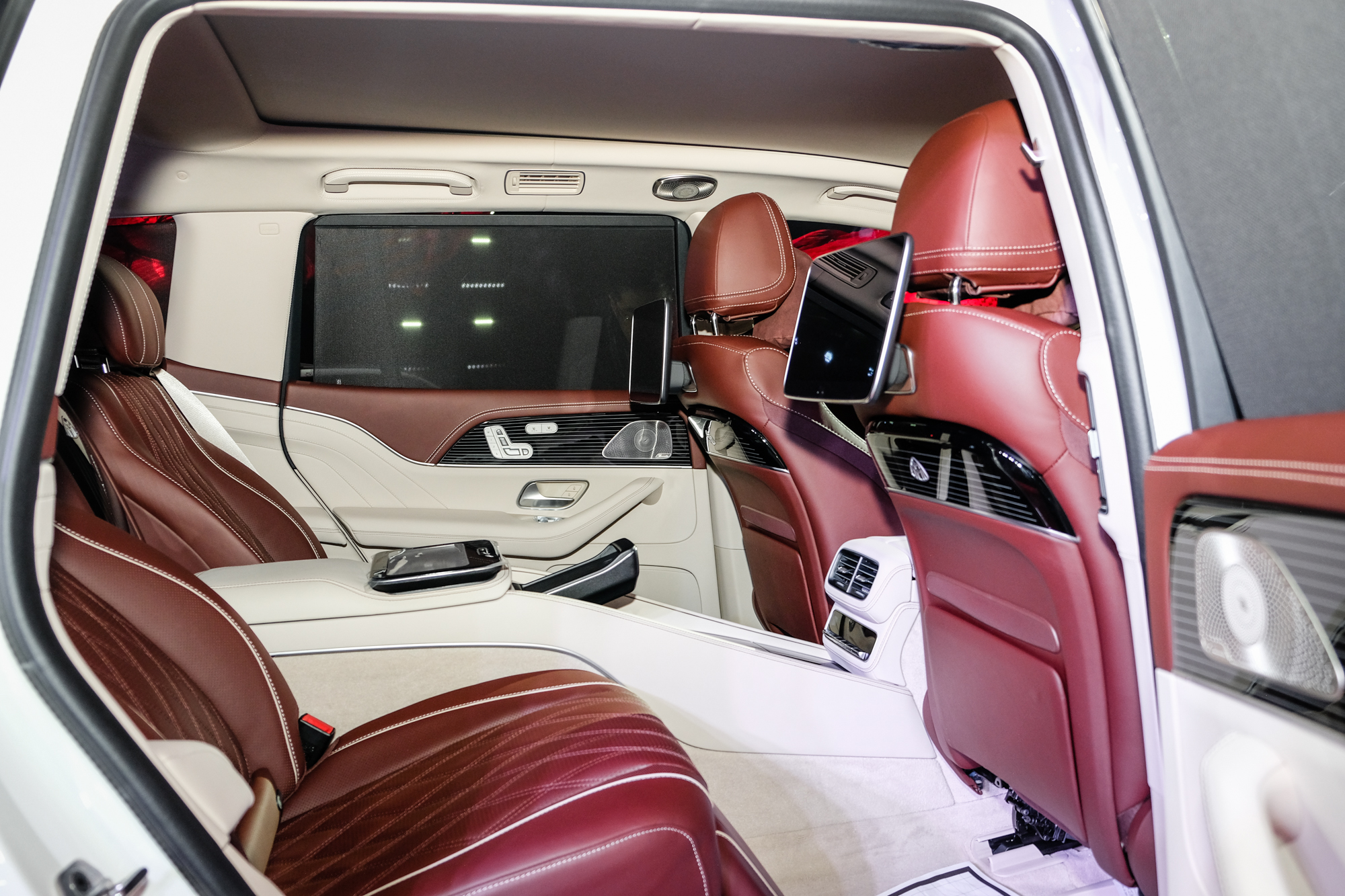Mercedes-Maybach GLS 600 2025 ra mắt Việt Nam: Giá 12,379 tỷ đồng, bổ sung ADAS, thêm nhiều option đẳng cấp phía sau cho ông chủ- Ảnh 14.