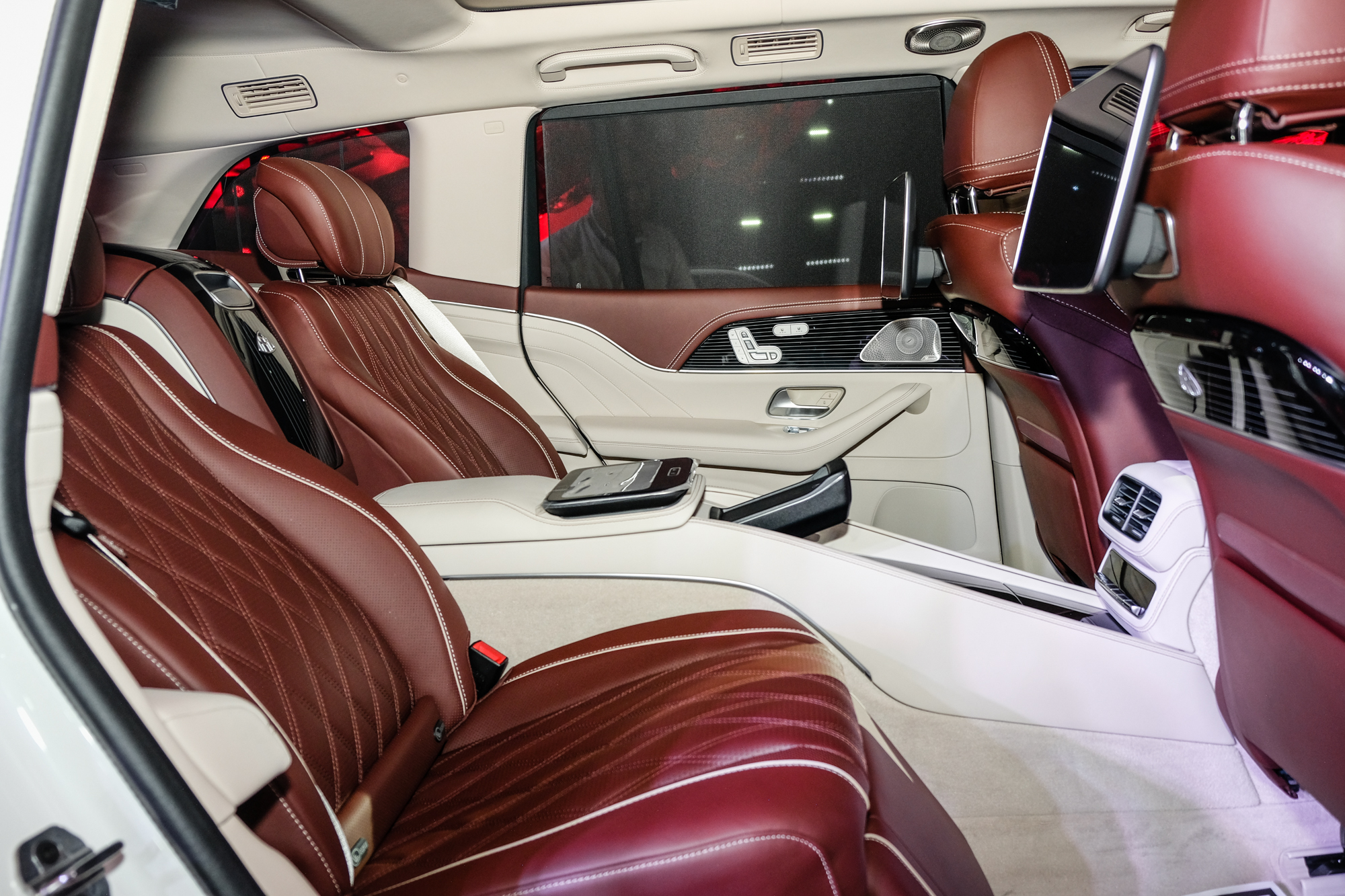 Mercedes-Maybach GLS 600 2025 ra mắt Việt Nam: Giá 12,379 tỷ đồng, bổ sung ADAS, thêm nhiều option đẳng cấp phía sau cho ông chủ- Ảnh 15.