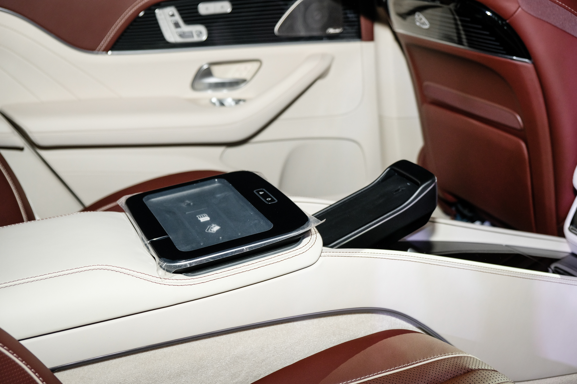 Mercedes-Maybach GLS 600 2025 ra mắt Việt Nam: Giá 12,379 tỷ đồng, bổ sung ADAS, thêm nhiều option đẳng cấp phía sau cho ông chủ- Ảnh 16.