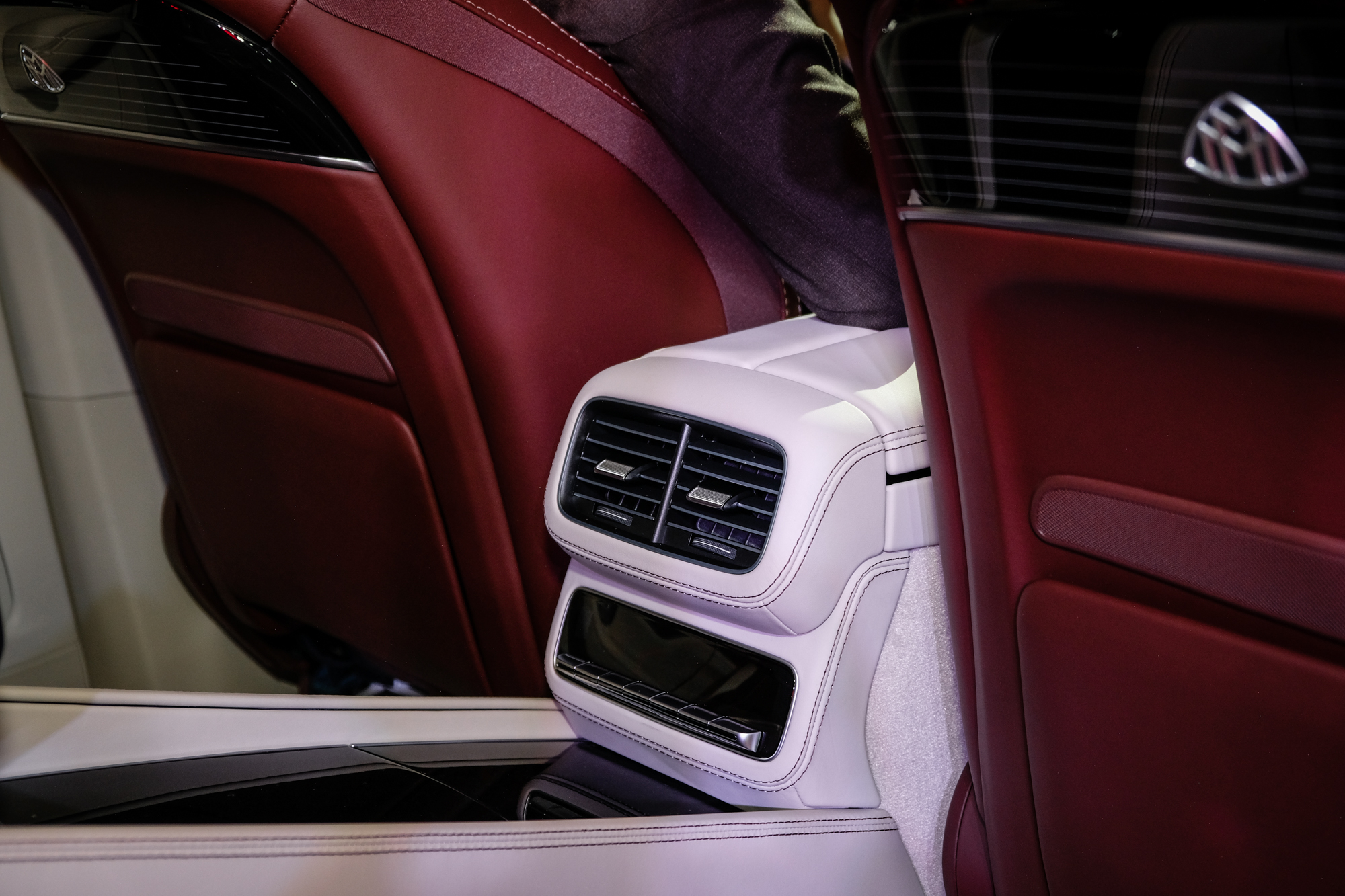 Mercedes-Maybach GLS 600 2025 ra mắt Việt Nam: Giá 12,379 tỷ đồng, bổ sung ADAS, thêm nhiều option đẳng cấp phía sau cho ông chủ- Ảnh 17.
