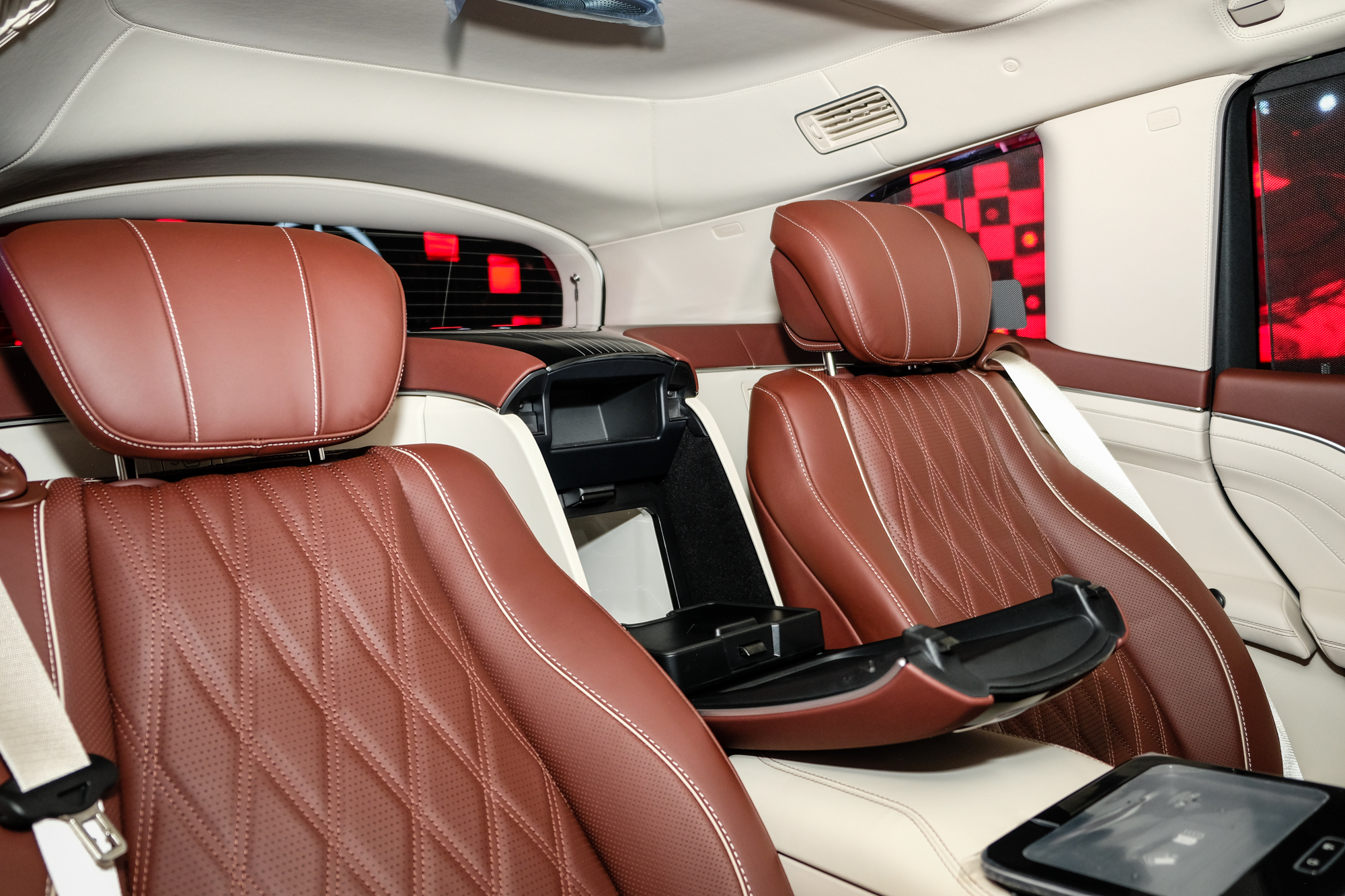 Mercedes-Maybach GLS 600 2025 ra mắt Việt Nam: Giá 12,379 tỷ đồng, bổ sung ADAS, thêm nhiều option đẳng cấp phía sau cho ông chủ- Ảnh 18.