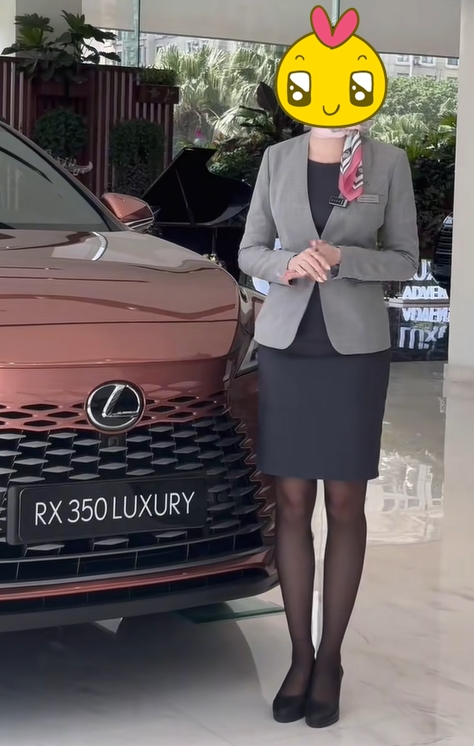 Sales nữ bán xe: Độ dài của chân váy thể hiện sự chuyên nghiệp và tôn trọng khách hàng?- Ảnh 5.