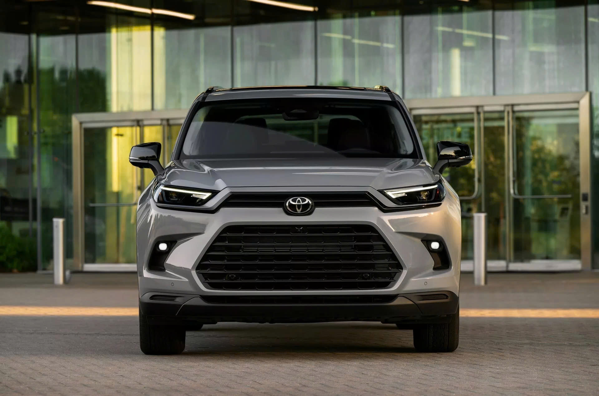 Toyota hoãn sản xuất 1 mẫu xe điện vì khách hàng vẫn đang 'thèm muốn' mẫu xe xăng này- Ảnh 3.