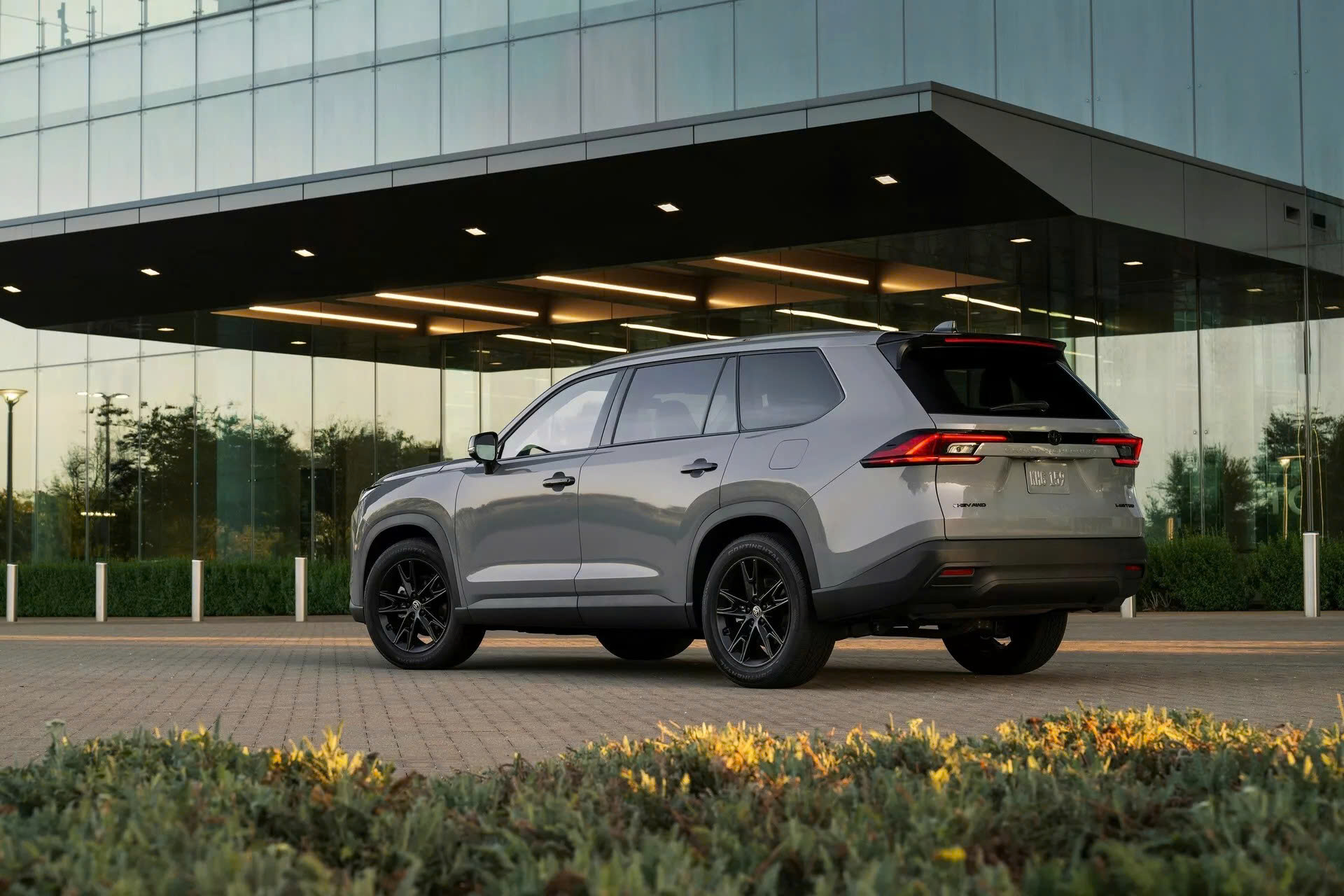 Toyota hoãn sản xuất 1 mẫu xe điện vì khách hàng vẫn đang 'thèm muốn' mẫu xe xăng này- Ảnh 4.