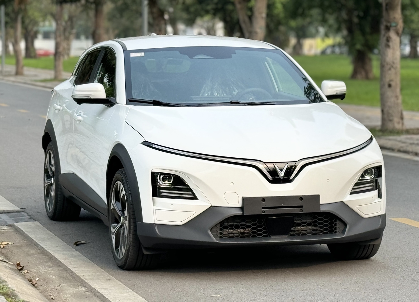 Người định mua VinFast VF 6 sẽ thích điều này: Bản thiết kế mới đăng ký tại Việt Nam, cùng tác giả với Limo Green, Minio Green- Ảnh 5.