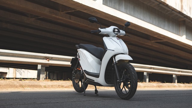 Loạt xe máy điện đi cả tuần vẫn còn pin: Có xe đi gần 300km/sạc, có xe sạc hết 1 giờ, có xe giá 26 triệu- Ảnh 2. Loạt xe máy điện đi cả tuần vẫn còn pin: Có xe đi gần 300km/sạc, có xe sạc hết 1 giờ, có xe giá 26 triệu- Ảnh 2.