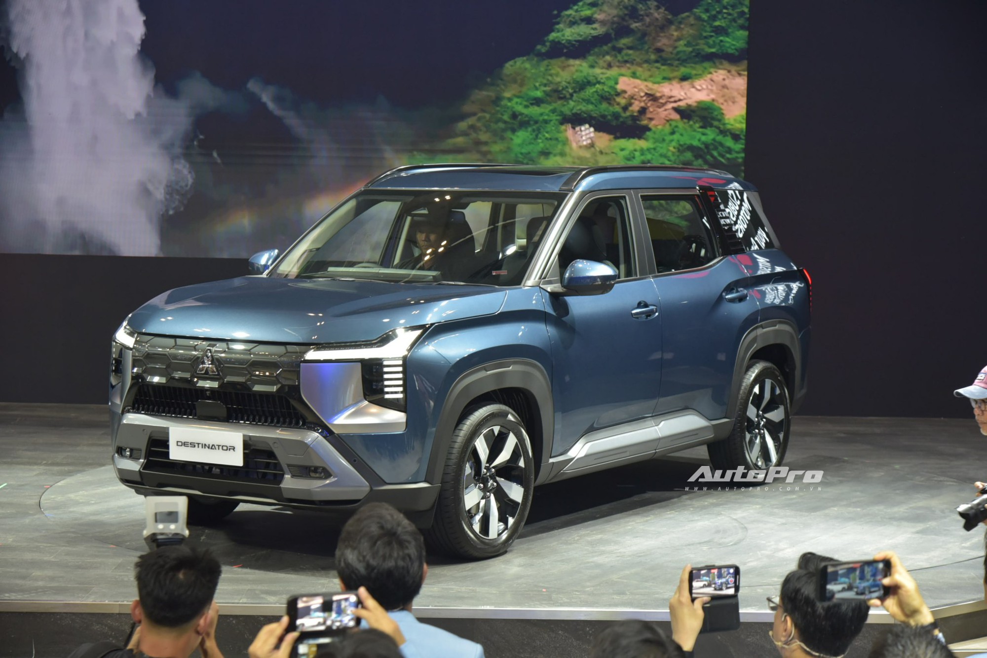 Cứ 1 ngày trôi qua lại có 400 người đặt hàng Mitsubishi Destinator ở quốc gia ĐNÁ này- Ảnh 2. Cứ 1 ngày trôi qua lại có 400 người đặt hàng Mitsubishi Destinator ở quốc gia ĐNÁ này- Ảnh 2.