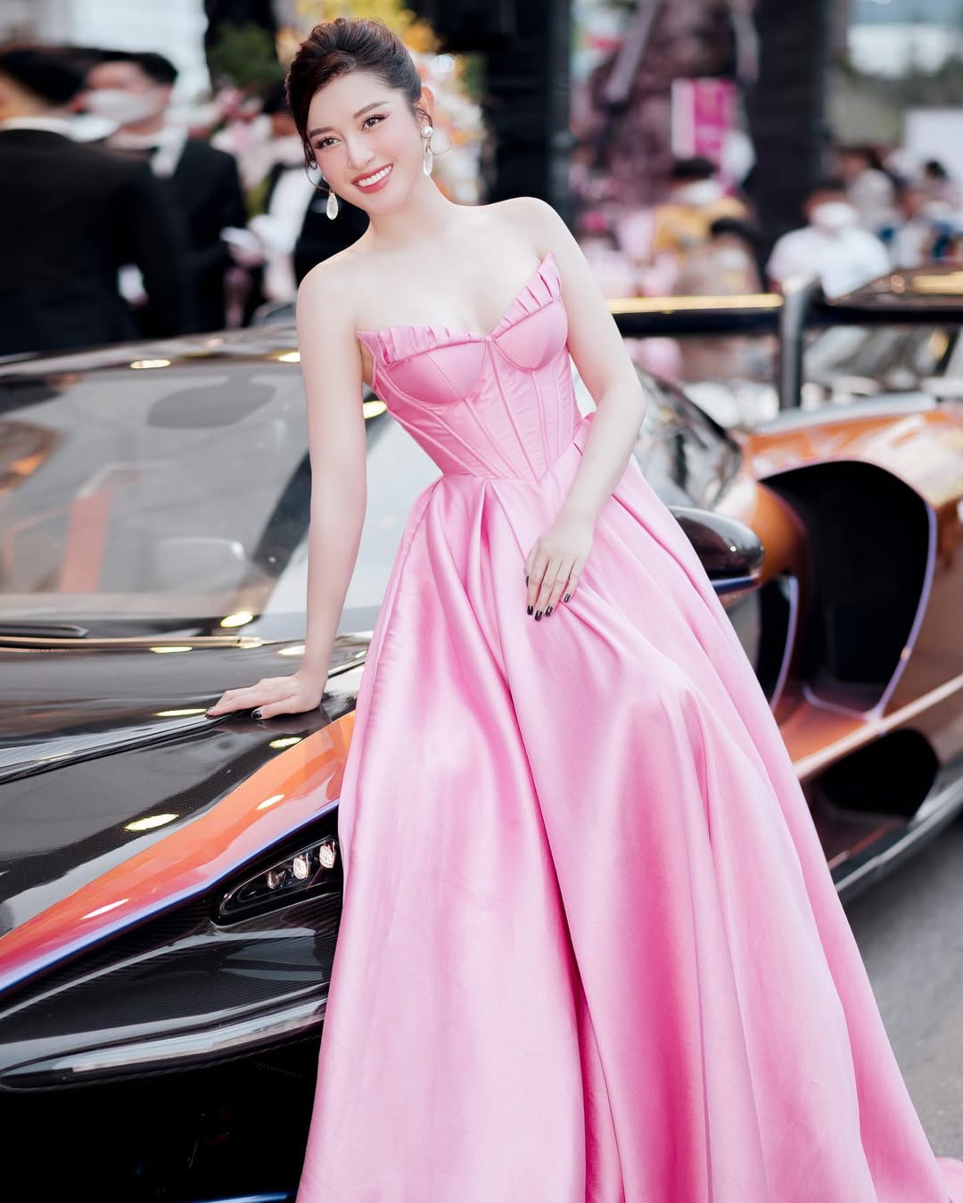 Á hậu Huyền My tuổi 30: Sở hữu biệt thự, xe sang, dát đồ hiệu từ đầu đến chân- Ảnh 12. Á hậu Huyền My tuổi 30: Sở hữu biệt thự, xe sang, dát đồ hiệu từ đầu đến chân- Ảnh 12.