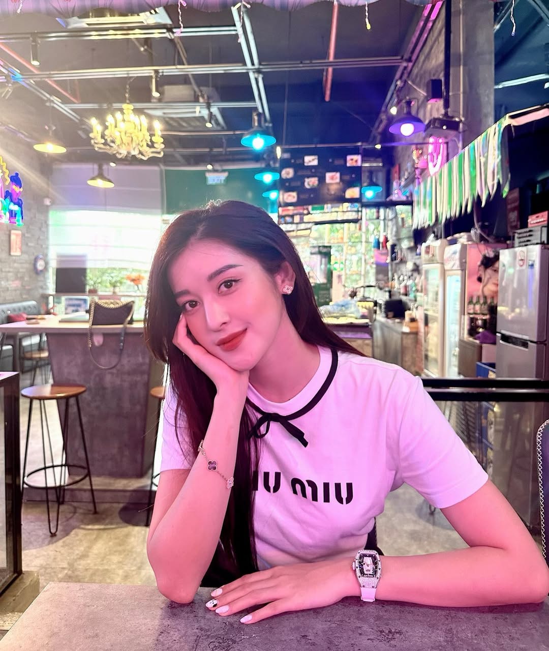 Á hậu Huyền My tuổi 30: Sở hữu biệt thự, xe sang, dát đồ hiệu từ đầu đến chân- Ảnh 11. Á hậu Huyền My tuổi 30: Sở hữu biệt thự, xe sang, dát đồ hiệu từ đầu đến chân- Ảnh 11.