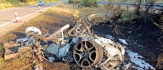 Đây có thể là những gì đã diễn ra trong giây phút cuối đời của Diogo Jota cùng em trai trên chiếc Lamborghini- Ảnh 2. Đây có thể là những gì đã diễn ra trong giây phút cuối đời của Diogo Jota cùng em trai trên chiếc Lamborghini- Ảnh 2.
