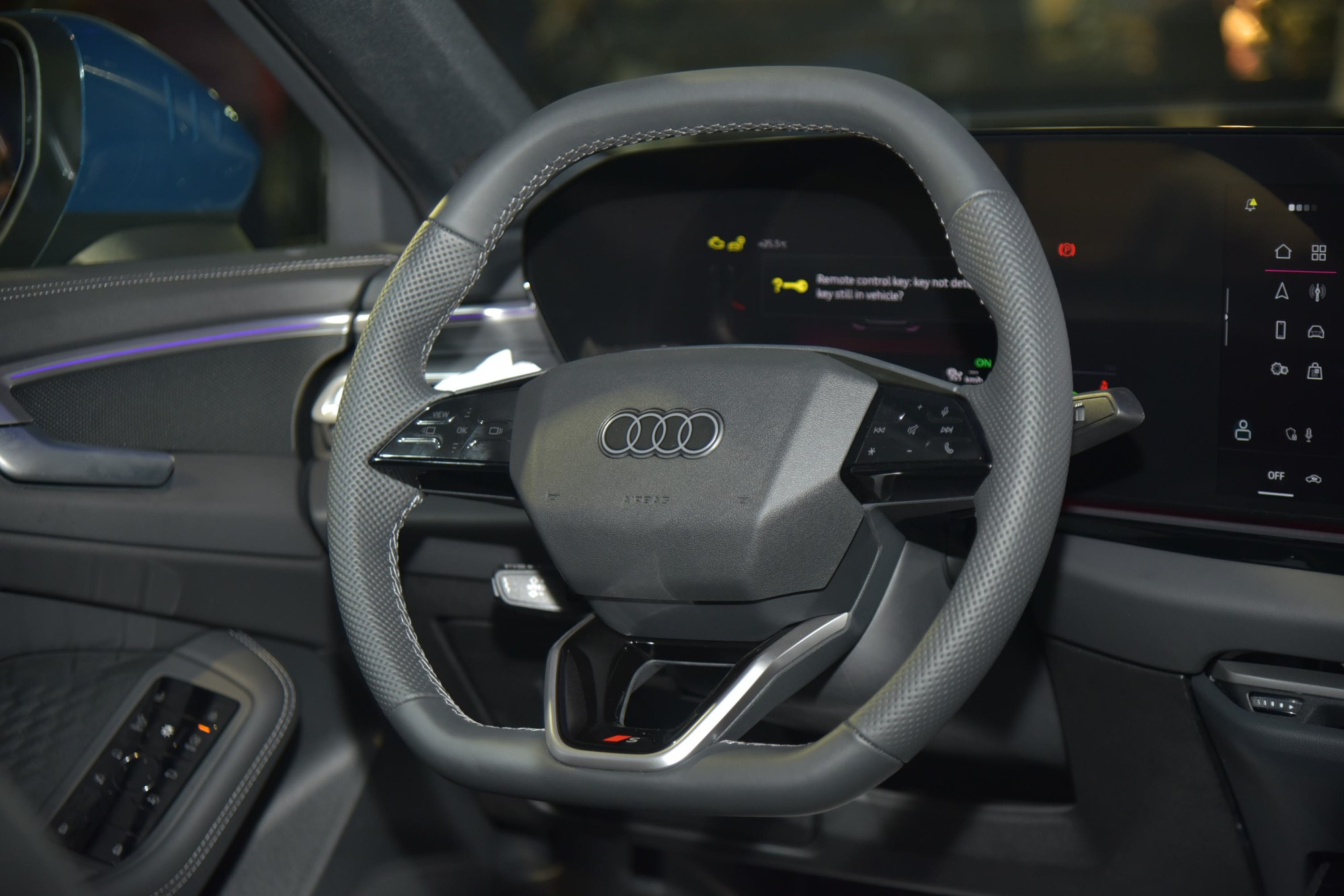 Audi A5 2025 ra mắt Việt Nam: Giá 2,2 tỷ, 3 màn hình trên táp lô, đấu C-Class và 3-Series- Ảnh 11.