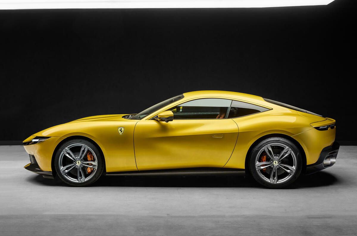 Ferrari Amalfi vừa ra mắt đã bị chế ảnh thành xe... Toyota- Ảnh 9. Ferrari Amalfi vừa ra mắt đã bị chế ảnh thành xe... Toyota- Ảnh 9.