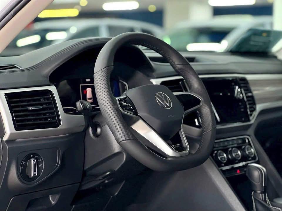 VW Teramont hạ giá kỷ lục còn 1,788 tỷ đồng: Là bản Limited nhiều 'option' xịn, tăng cạnh tranh trước Palisade, làm khó Explorer- Ảnh 3. VW Teramont hạ giá kỷ lục còn 1,788 tỷ đồng: Là bản Limited nhiều 'option' xịn, tăng cạnh tranh trước Palisade, làm khó Explorer- Ảnh 3.