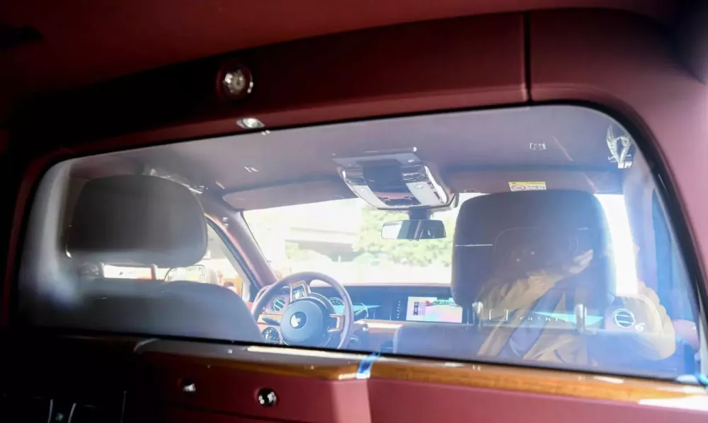 Rolls-Royce Phantom VIII có trang bị vách ngăn đã tìm thấy chủ nhân, giá chỉ 39 tỷ đồng- Ảnh 2. Rolls-Royce Phantom VIII có trang bị vách ngăn đã tìm thấy chủ nhân, giá chỉ 39 tỷ đồng- Ảnh 2.