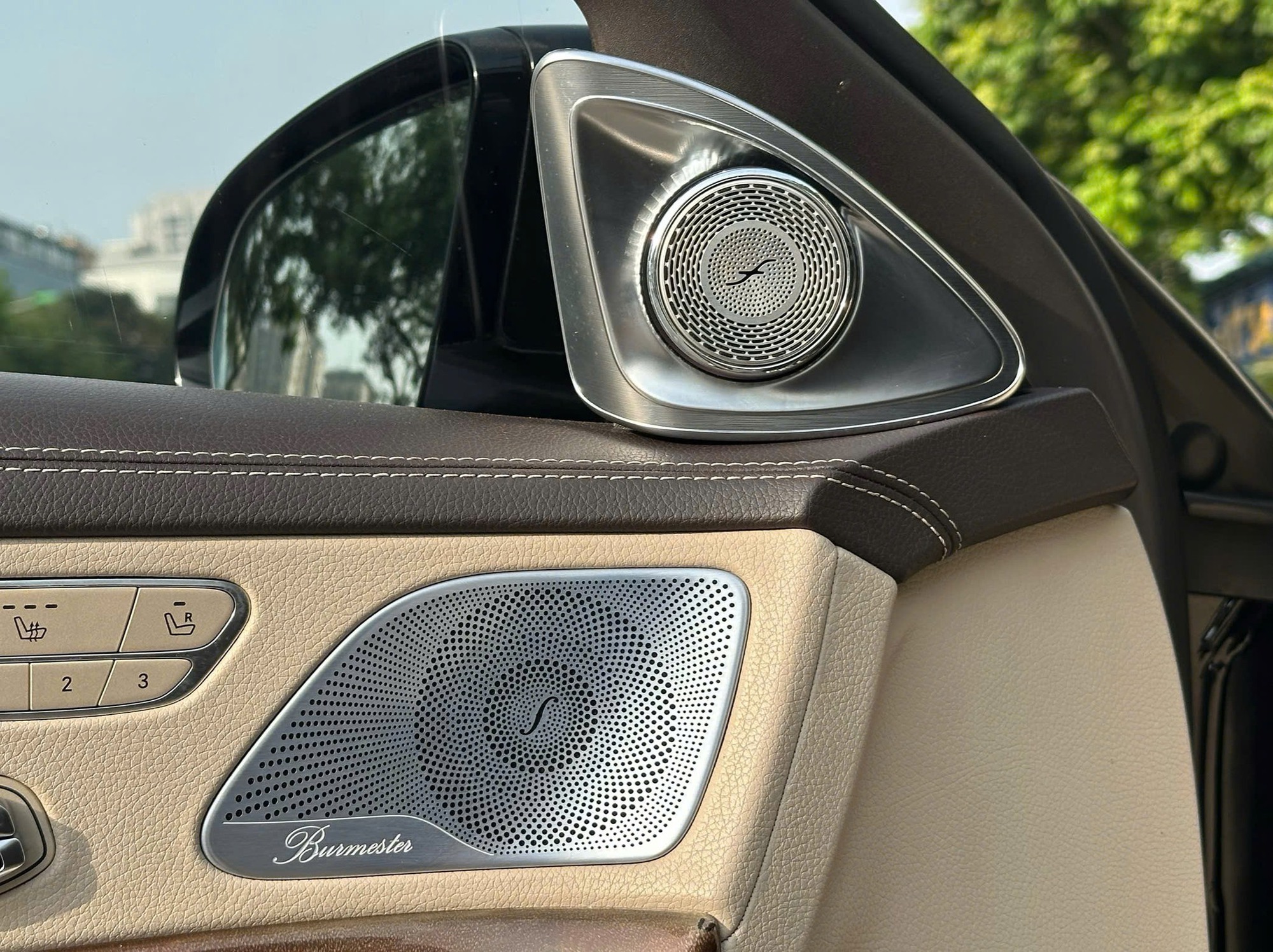 Rao Mercedes S 400 độ AMG nhưng lưới tản nhiệt Maybach giá hơn 1 tỷ đồng, người bán hỏi: Tại sao phải mua C 300 cũ?- Ảnh 11. Rao Mercedes S 400 độ AMG nhưng lưới tản nhiệt Maybach giá hơn 1 tỷ đồng, người bán hỏi: Tại sao phải mua C 300 cũ?- Ảnh 11.