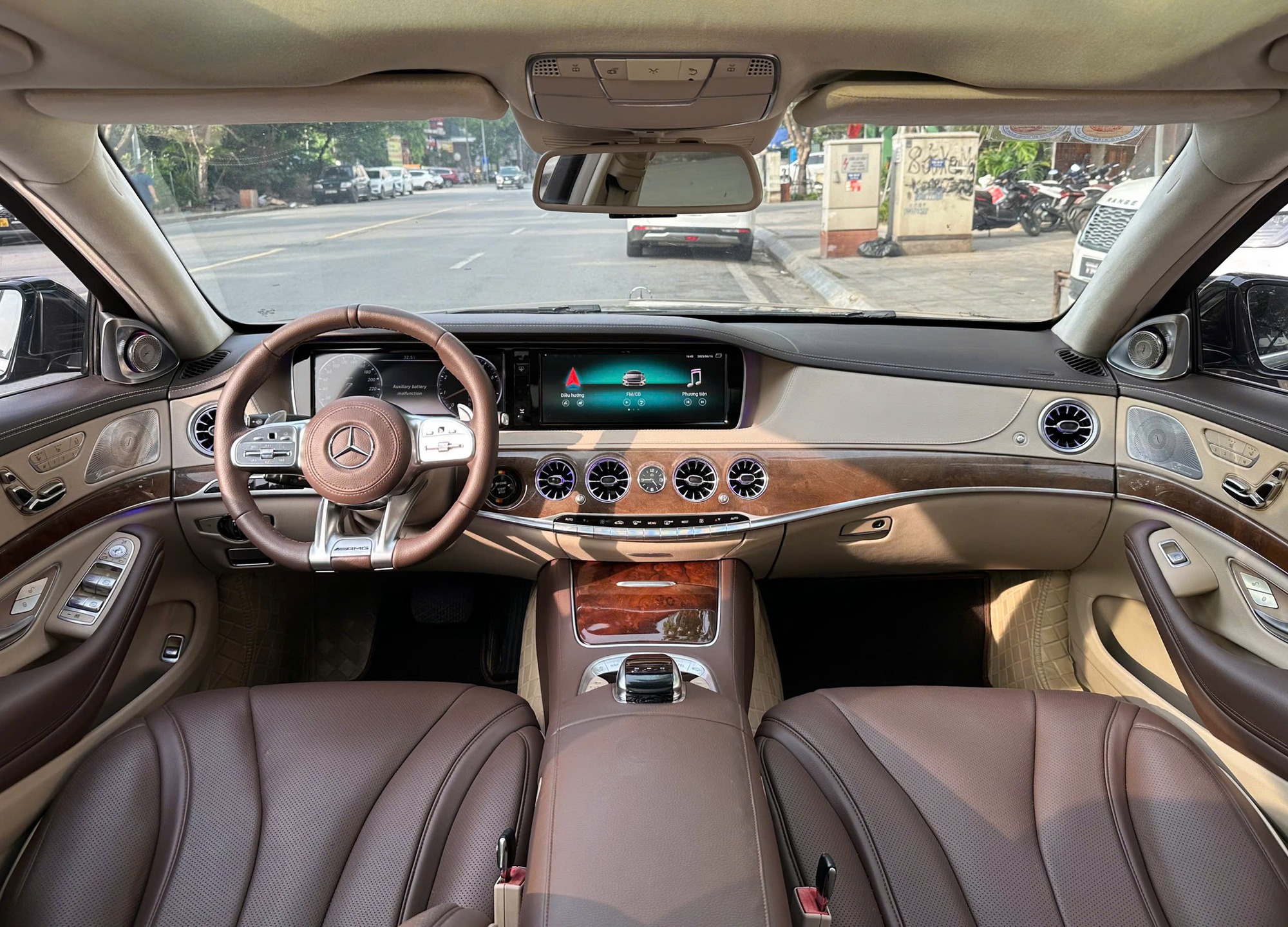 Rao Mercedes S 400 độ AMG nhưng lưới tản nhiệt Maybach giá hơn 1 tỷ đồng, người bán hỏi: Tại sao phải mua C 300 cũ?- Ảnh 4. Rao Mercedes S 400 độ AMG nhưng lưới tản nhiệt Maybach giá hơn 1 tỷ đồng, người bán hỏi: Tại sao phải mua C 300 cũ?- Ảnh 4.