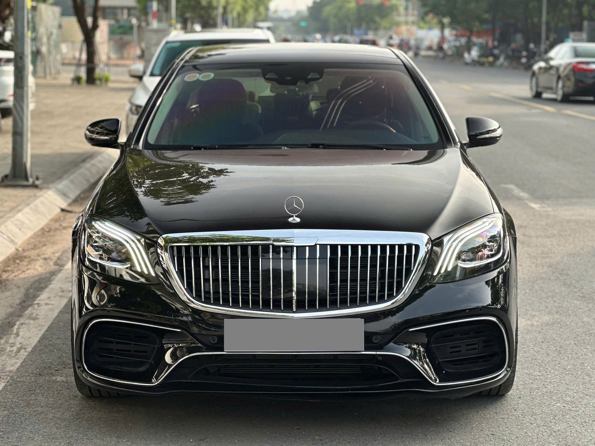 Rao Mercedes S 400 độ AMG nhưng lưới tản nhiệt Maybach giá hơn 1 tỷ đồng, người bán hỏi: Tại sao phải mua C 300 cũ?- Ảnh 5. Rao Mercedes S 400 độ AMG nhưng lưới tản nhiệt Maybach giá hơn 1 tỷ đồng, người bán hỏi: Tại sao phải mua C 300 cũ?- Ảnh 5.