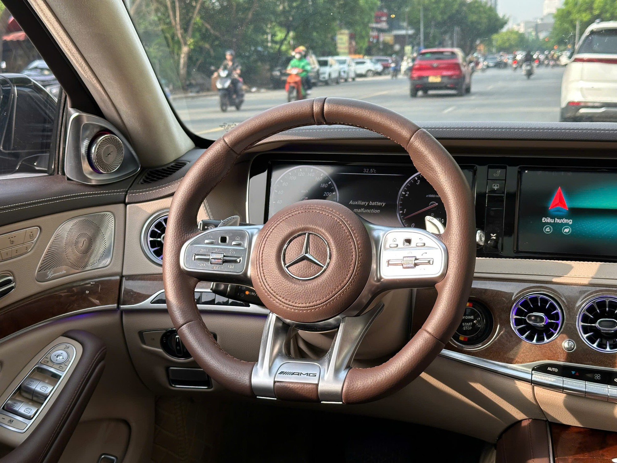 Rao Mercedes S 400 độ AMG nhưng lưới tản nhiệt Maybach giá hơn 1 tỷ đồng, người bán hỏi: Tại sao phải mua C 300 cũ?- Ảnh 10. Rao Mercedes S 400 độ AMG nhưng lưới tản nhiệt Maybach giá hơn 1 tỷ đồng, người bán hỏi: Tại sao phải mua C 300 cũ?- Ảnh 10.