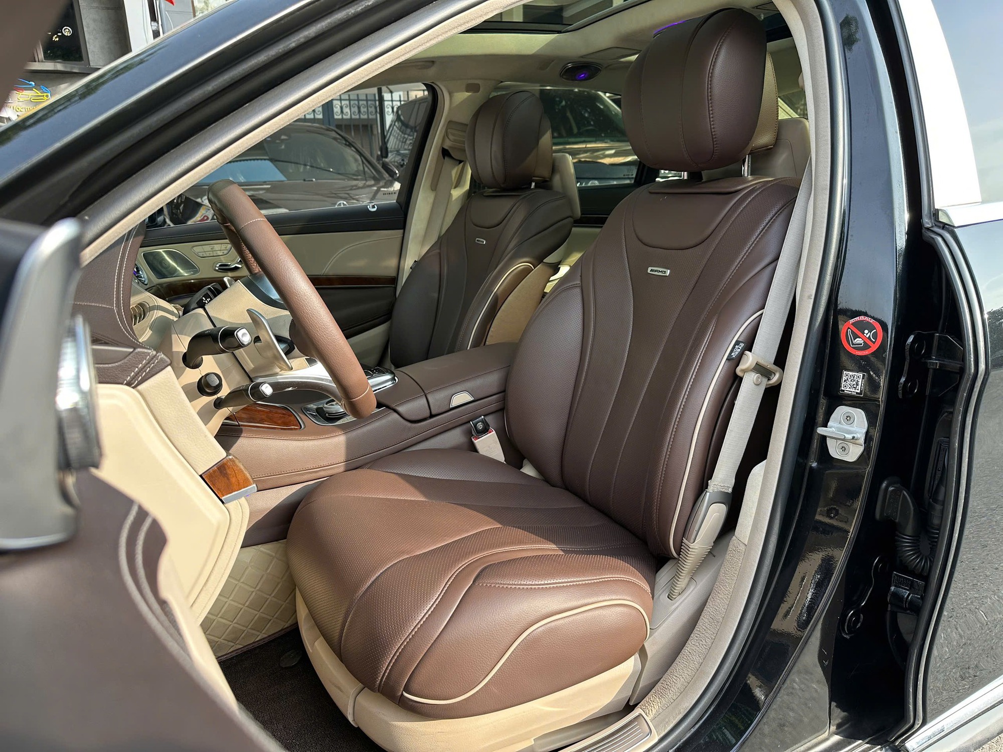 Rao Mercedes S 400 độ AMG nhưng lưới tản nhiệt Maybach giá hơn 1 tỷ đồng, người bán hỏi: Tại sao phải mua C 300 cũ?- Ảnh 13. Rao Mercedes S 400 độ AMG nhưng lưới tản nhiệt Maybach giá hơn 1 tỷ đồng, người bán hỏi: Tại sao phải mua C 300 cũ?- Ảnh 13.