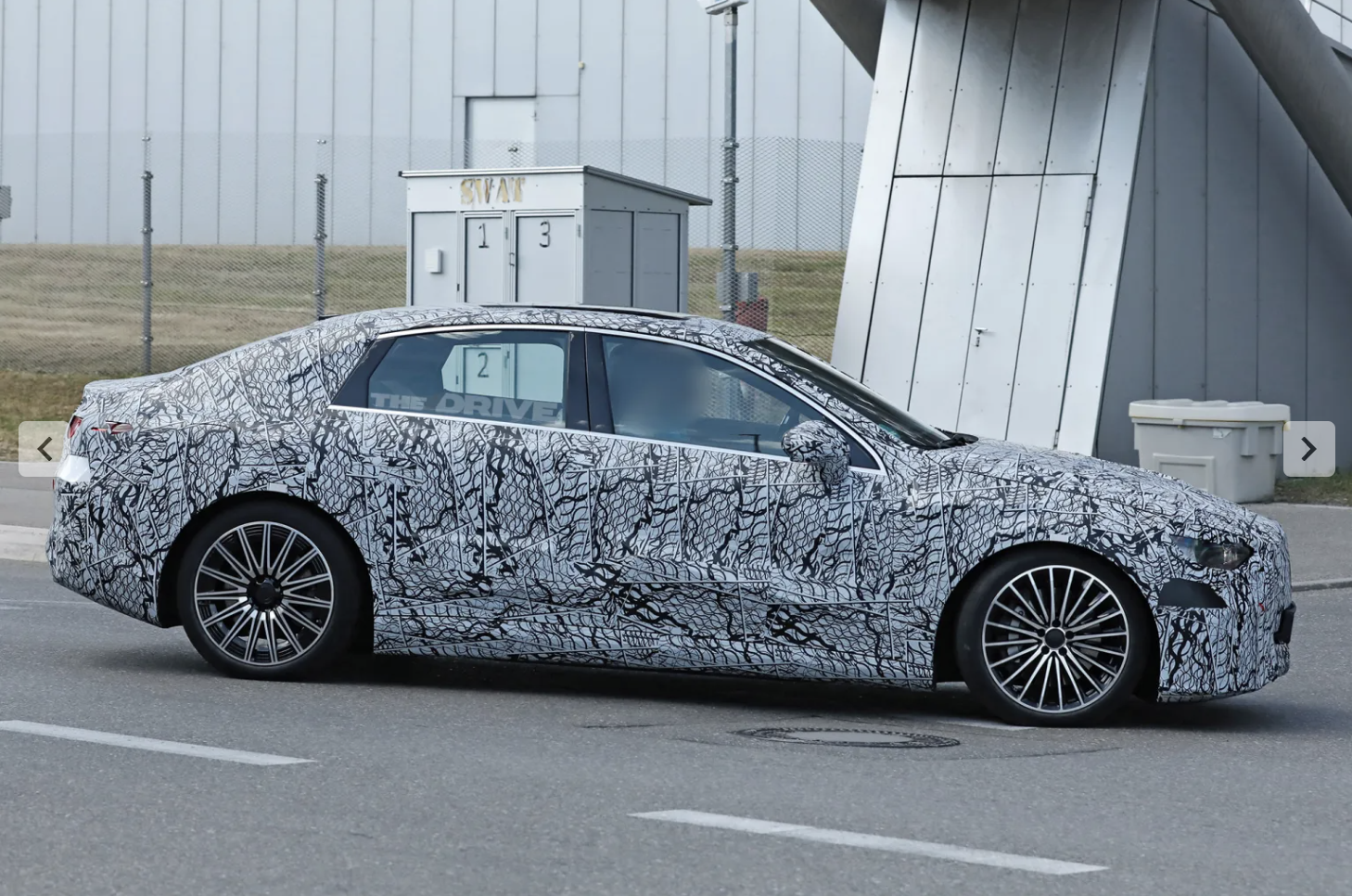 Mercedes-Benz sửa sai thiết kế xe điện như này đây: C-Class EV có điểm như S-Class, đèn hậu dạng ngôi sao, ra mắt ngay năm sau- Ảnh 3. Mercedes-Benz sửa sai thiết kế xe điện như này đây: C-Class EV có điểm như S-Class, đèn hậu dạng ngôi sao, ra mắt ngay năm sau- Ảnh 3.