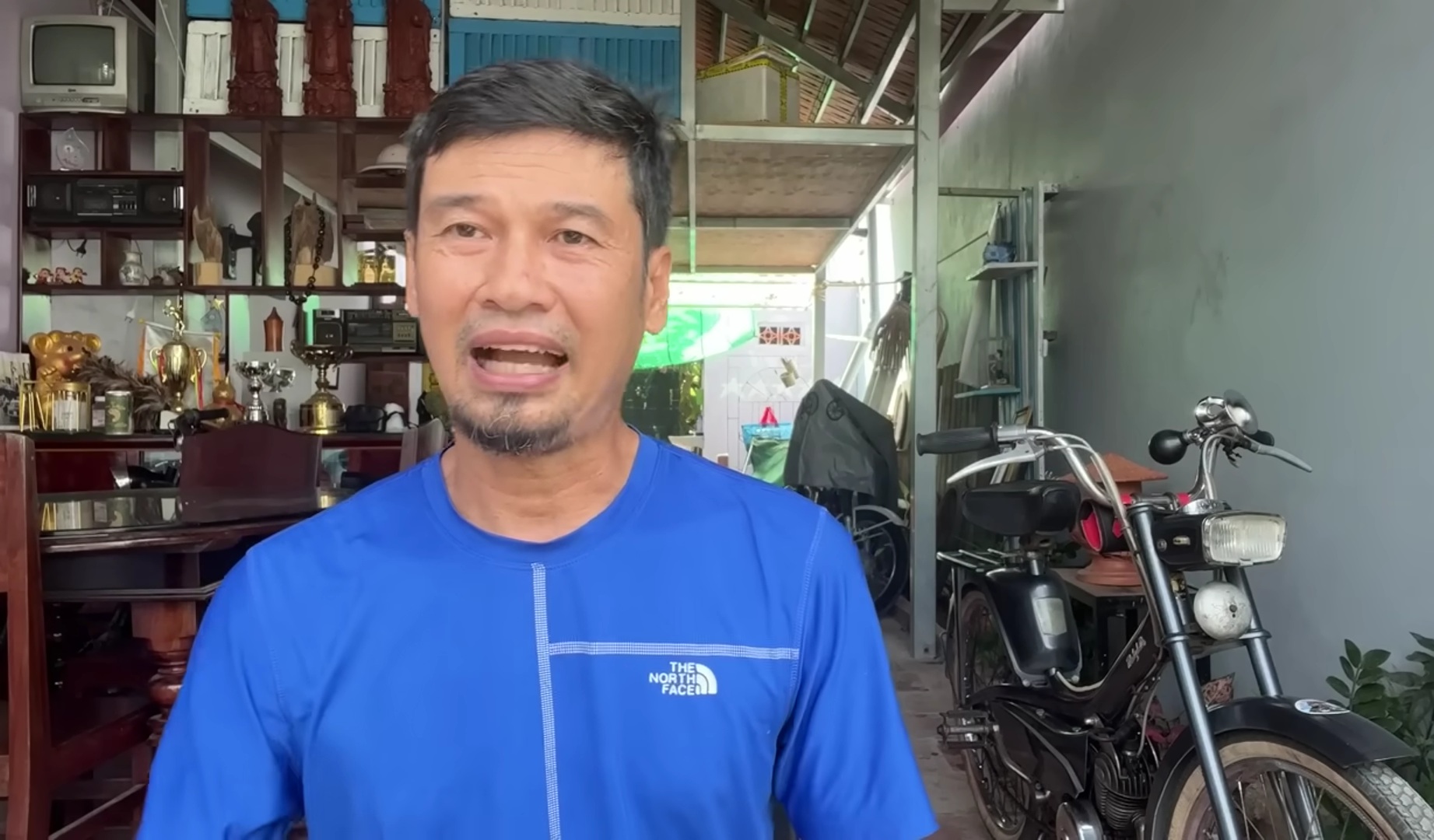 Nam diễn viên được tặng xe: "Tôi có dơ cỡ nào cũng không lấy của người giàu 1 đồng"- Ảnh 2. Nam diễn viên được tặng xe: "Tôi có dơ cỡ nào cũng không lấy của người giàu 1 đồng"- Ảnh 2.