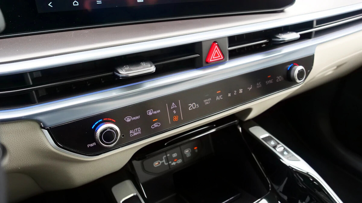 Kia Sorento giảm giá còn từ 879 triệu đồng tại đại lý, đua giá với Santa Fe nhưng VIN 2025- Ảnh 8. Kia Sorento giảm giá còn từ 879 triệu đồng tại đại lý, đua giá với Santa Fe nhưng VIN 2025- Ảnh 8.