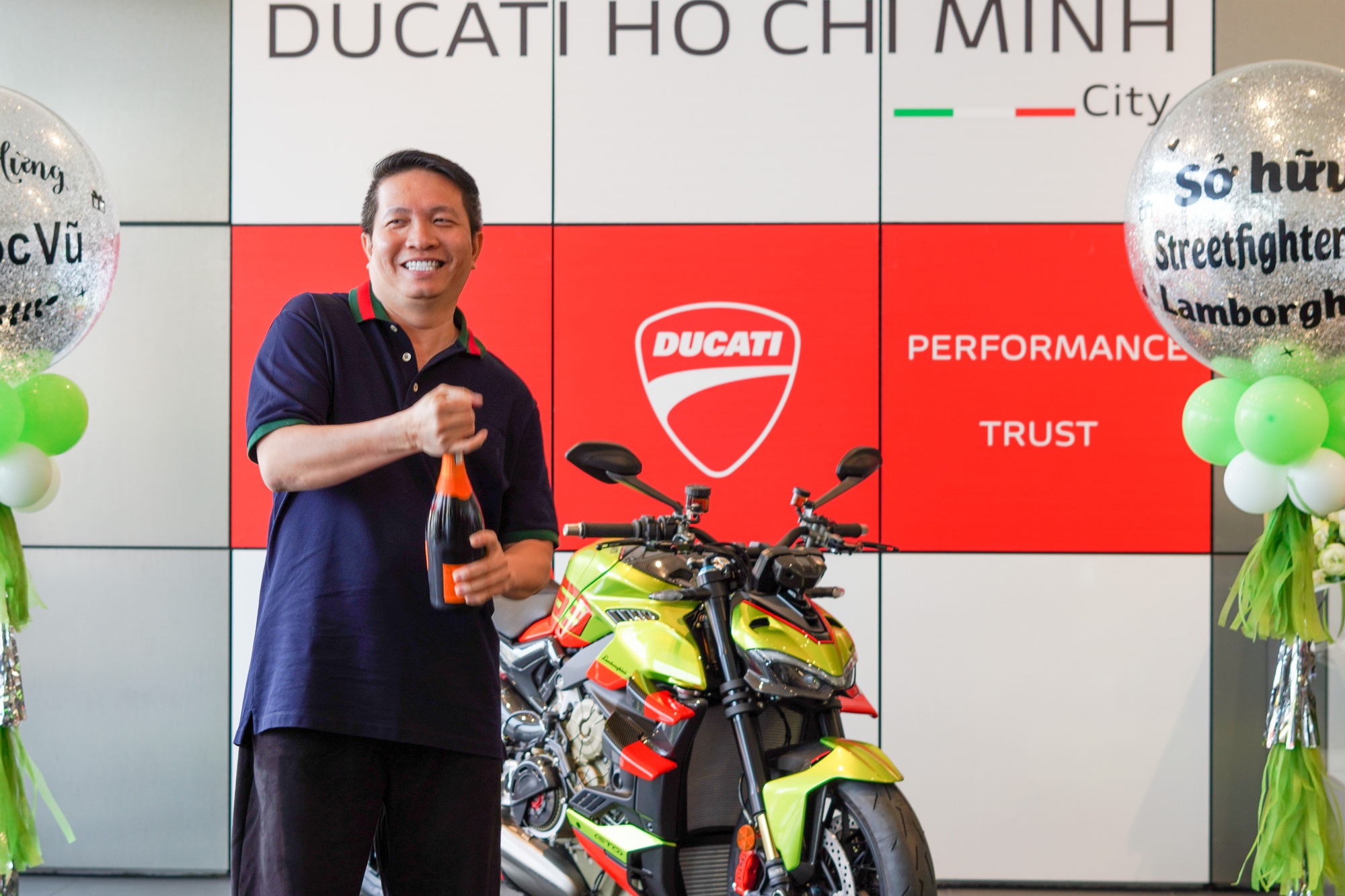 Ducati Streetfighter V4 Lamborghini hàng hiếm rất giống xe của ông xã Đoàn Di Băng rao bán gần 2 tỷ đồng, mới chỉ chạy hơn 5.000 km- Ảnh 4.