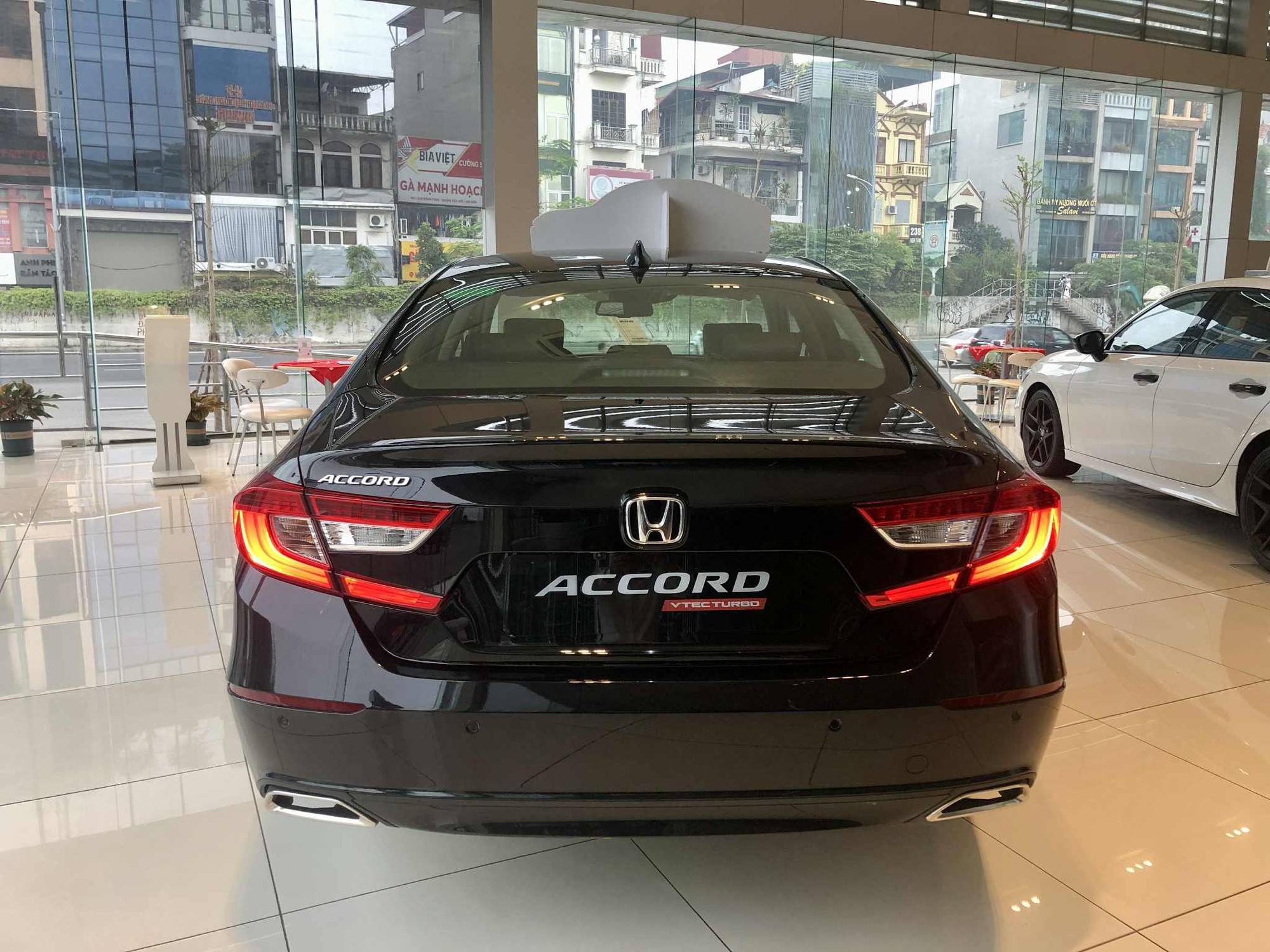 Giá Honda Accord lại ‘thủng đáy’: Giảm tới 280 triệu đồng, giá thực tế vẫn đắt hơn Mazda6 bản cao nhất, nhưng thua ở một điểm- Ảnh 6.