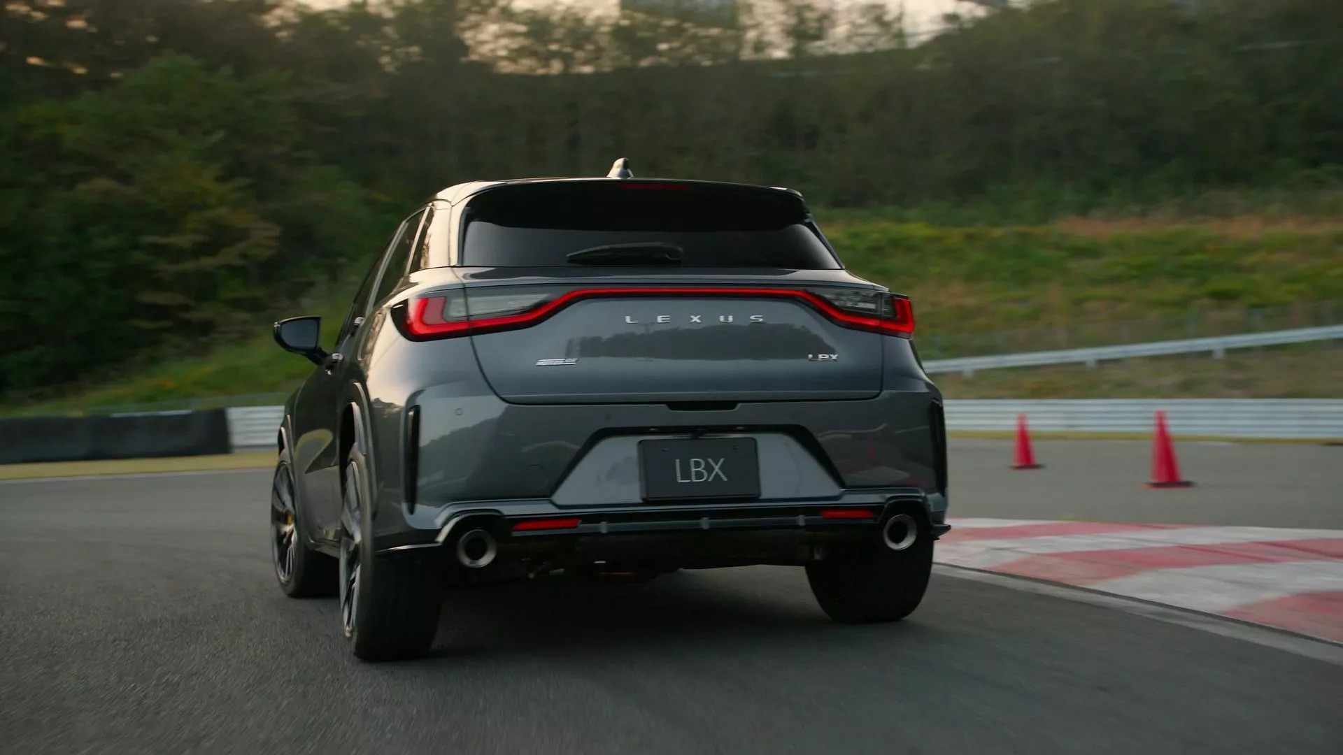 Lexus tung mẫu SUV 'đụng hàng' xe chủ tịch: 300 mã lực, có tiền cũng không mua được- Ảnh 5.