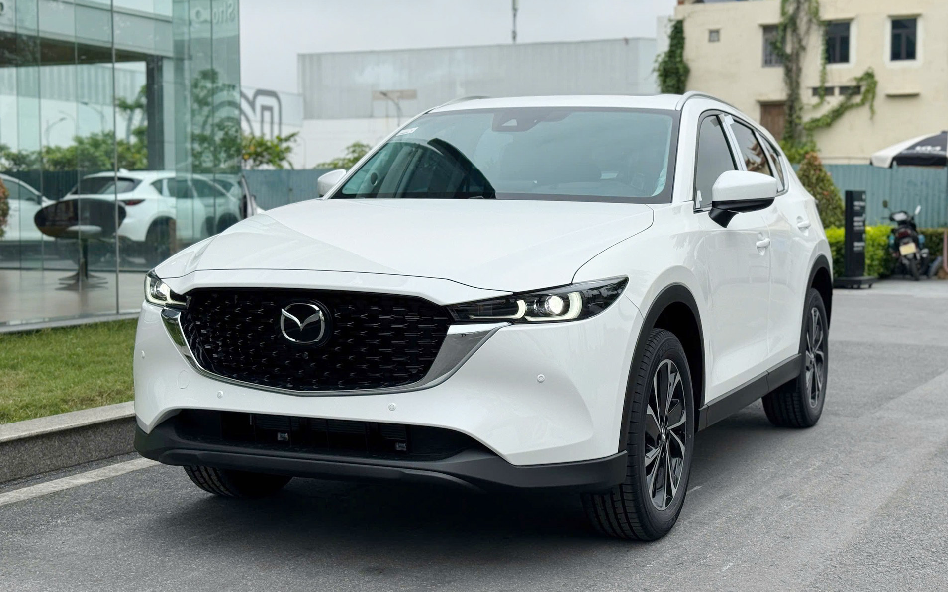 Loạt xe giảm sốc phá đáy, thiết lập lại sàn giá phân khúc tại Việt Nam: Từ sedan cỡ C 295 triệu đến SUV cỡ D 855 triệu đồng- Ảnh 3.