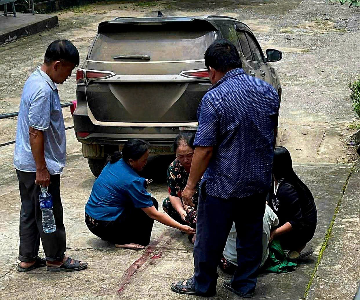 Chở người đến cấp cứu, ô tô tông bệnh nhi 2 tuổi tử vong ở trung tâm y tế- Ảnh 1. Chở người đến cấp cứu, ô tô tông bệnh nhi 2 tuổi tử vong ở trung tâm y tế- Ảnh 1.