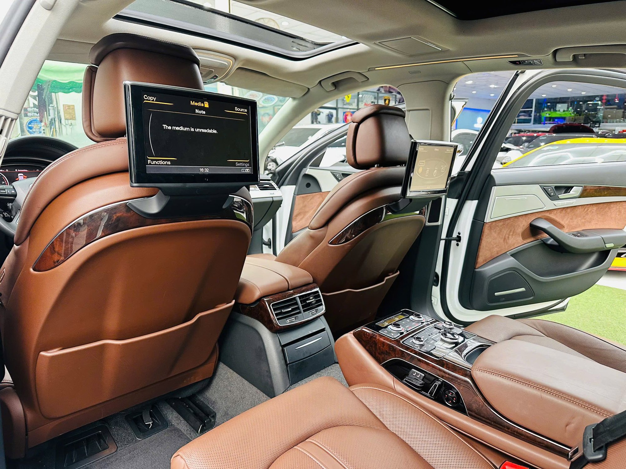 Rao Audi A8L 2017 giá 1,3 tỷ đồng, người bán chia sẻ: 5 tỷ không mua, giờ cũng không mua thì sao biết được 'trùm cuối Audi' đỉnh cỡ nào- Ảnh 12.