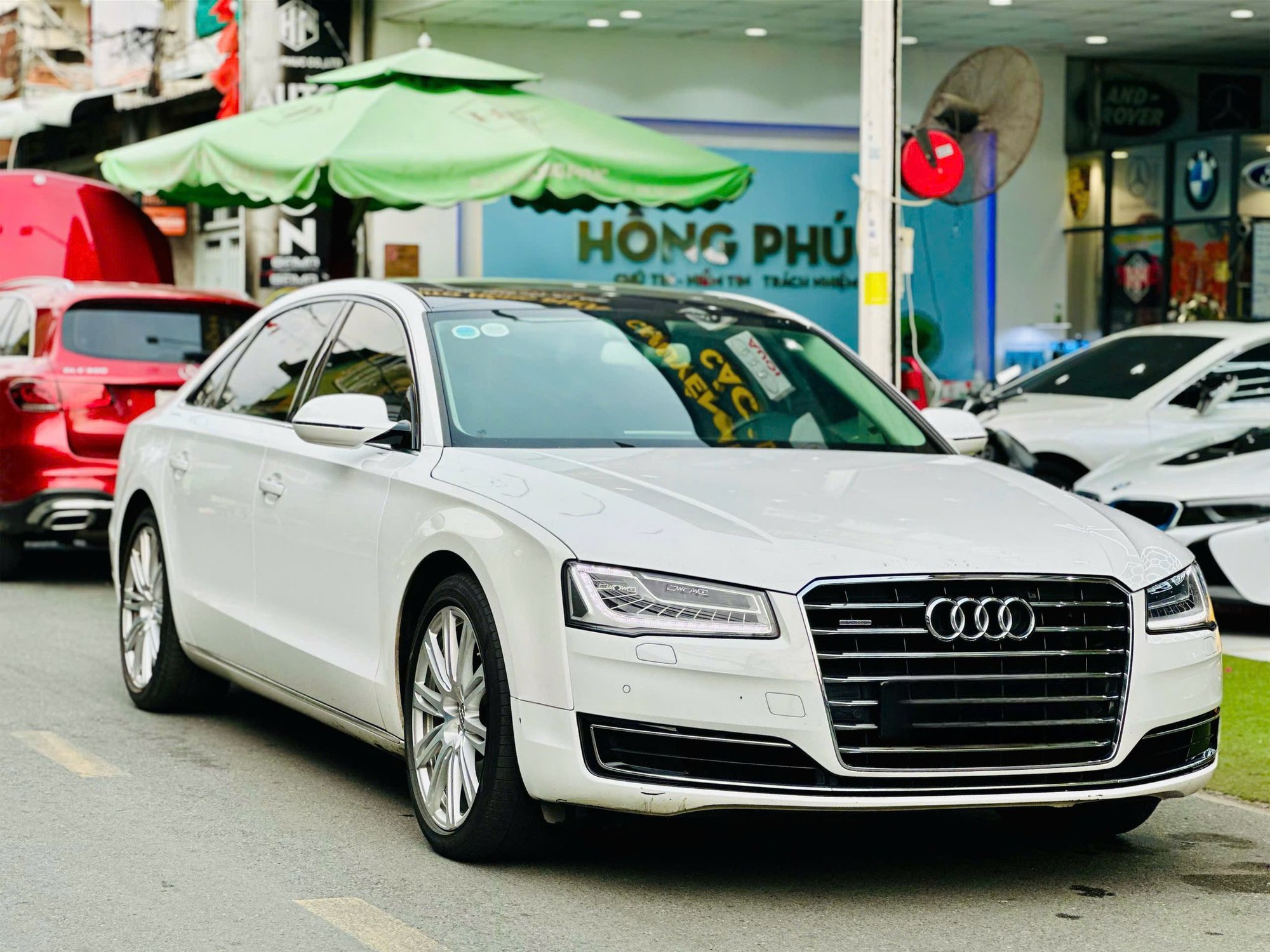 Rao Audi A8L 2017 giá 1,3 tỷ đồng, người bán chia sẻ: 5 tỷ không mua, giờ cũng không mua thì sao biết được 'trùm cuối Audi' đỉnh cỡ nào- Ảnh 2. Rao Audi A8L 2017 giá 1,3 tỷ đồng, người bán chia sẻ: 5 tỷ không mua, giờ cũng không mua thì sao biết được 'trùm cuối Audi' đỉnh cỡ nào- Ảnh 2.