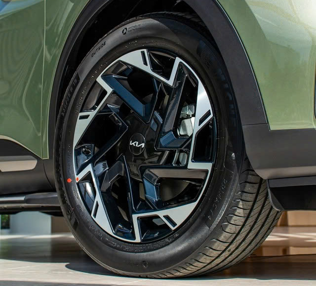 Đồng giá 919 triệu đồng, chọn Lynk & Co 01 bản 'base' hay Kia Sportage bản máy xăng 2.0L gần cao nhất- Ảnh 10.
