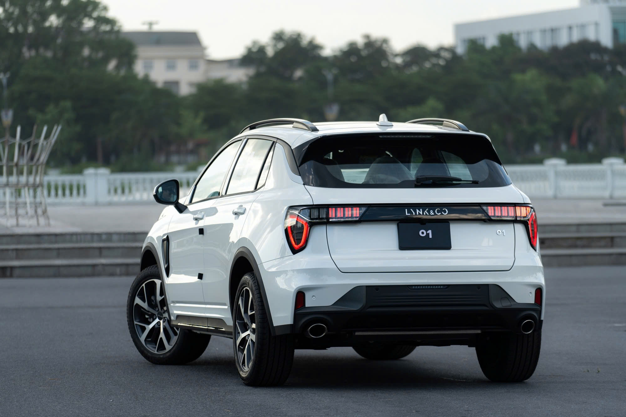 Đồng giá 919 triệu đồng, chọn Lynk & Co 01 bản 'base' hay Kia Sportage bản máy xăng 2.0L gần cao nhất- Ảnh 3.