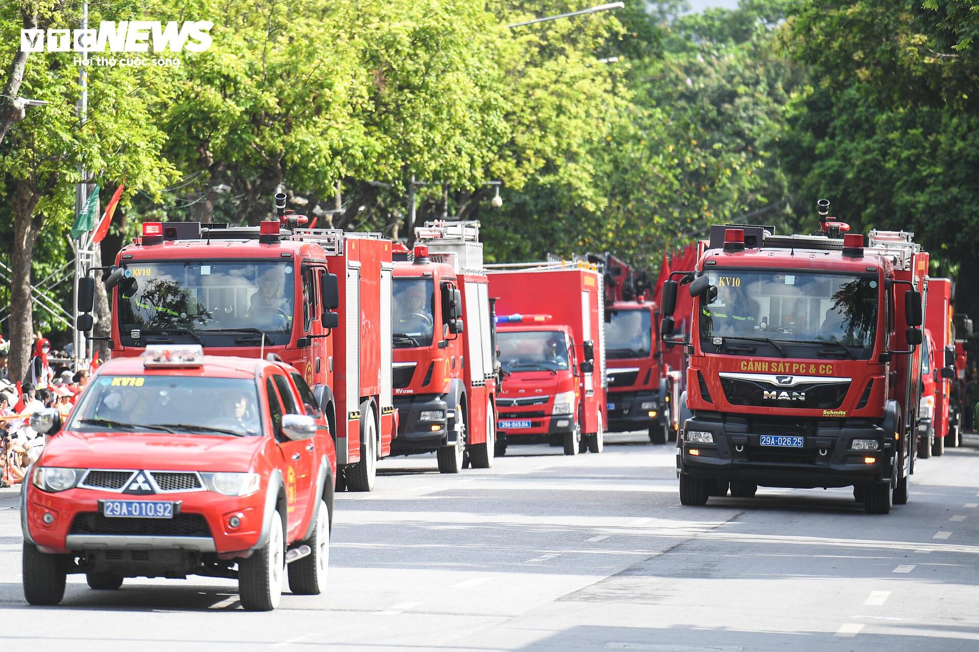 Ngắm dàn xe đặc chủng chống khủng bố, bạo loạn của Công an Hà Nội- Ảnh 11.