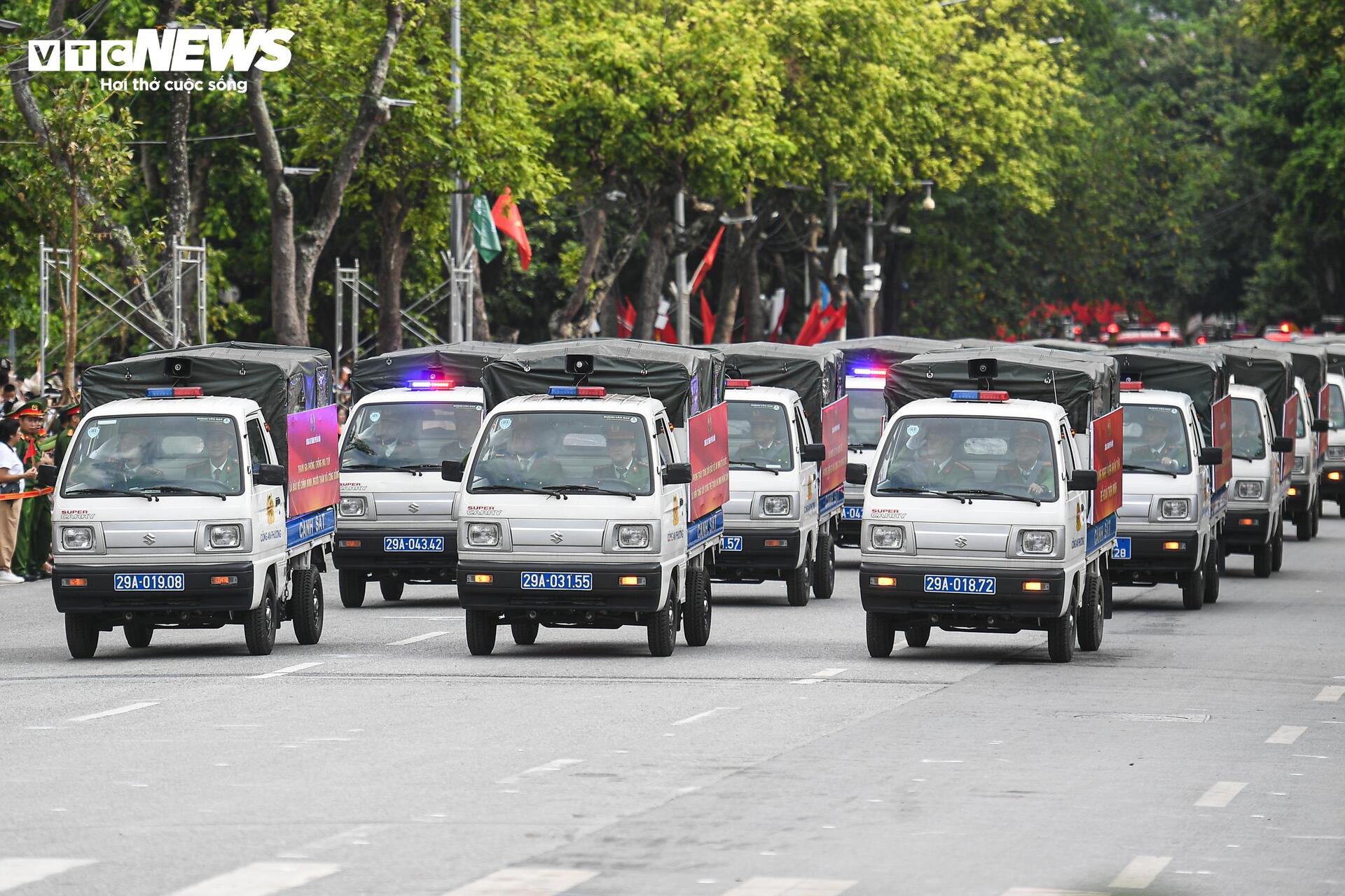 Ngắm dàn xe đặc chủng chống khủng bố, bạo loạn của Công an Hà Nội- Ảnh 12.