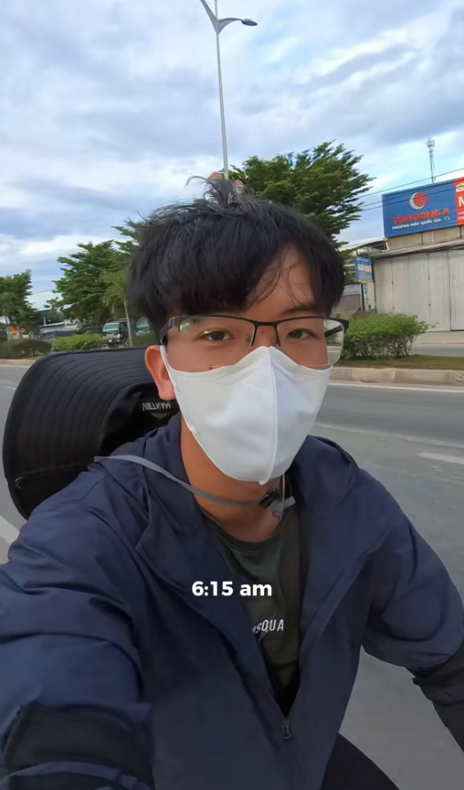 Sự thật khó tin về chàng trai 2k2 đạp xe từ TP.HCM ra Hà Nội xem diễu binh, diễu hành 2/9- Ảnh 4. Sự thật khó tin về chàng trai 2k2 đạp xe từ TP.HCM ra Hà Nội xem diễu binh, diễu hành 2/9- Ảnh 4.