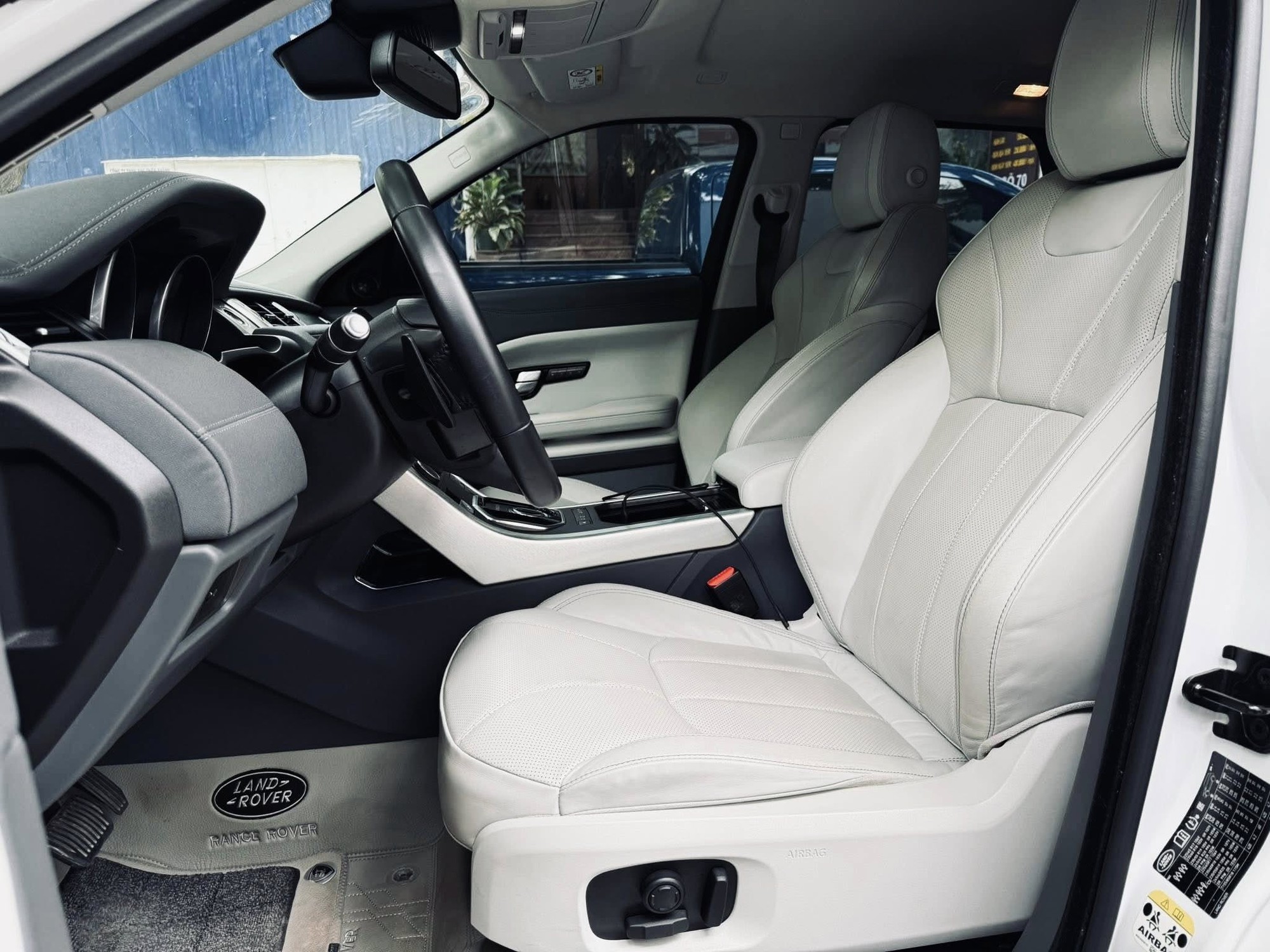 'Hơn tỷ đã đi được Range Rover', người bán rao Evoque rẻ hơn Mercedes-Benz C-Class 'base'- Ảnh 6.
