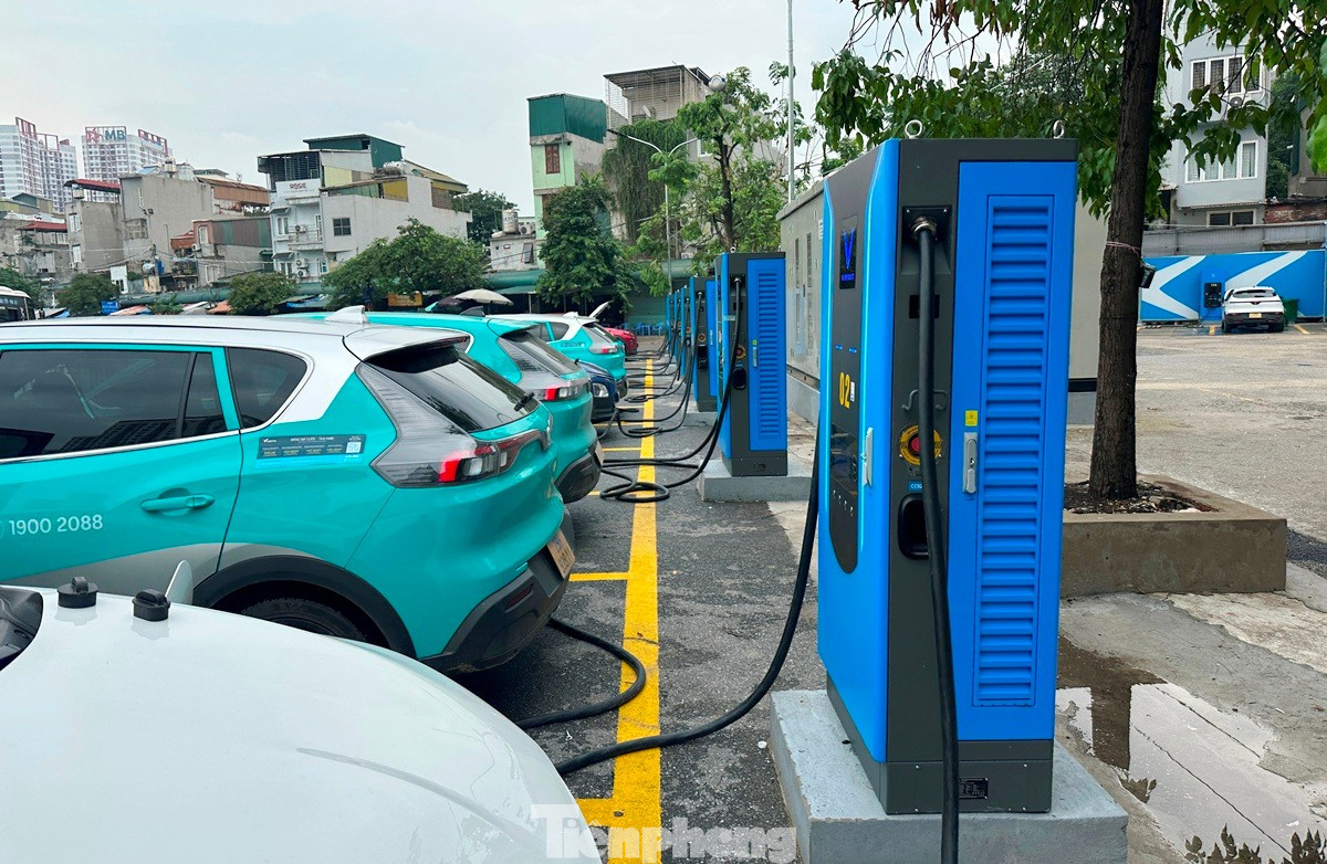 Cận cảnh các trạm sạc xe điện ở bến xe Hà Nội bắt đầu phục vụ người dân- Ảnh 3.