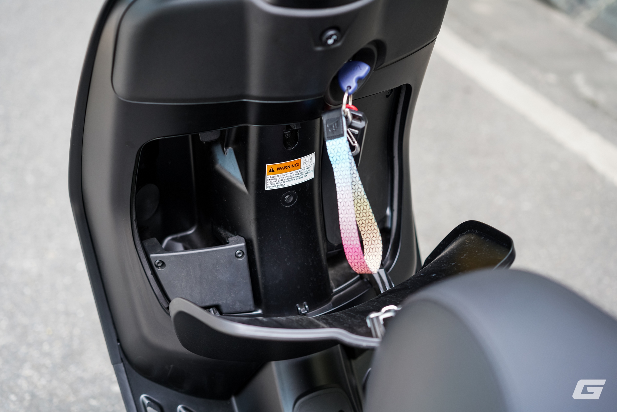 Vespa Sprint S 125 2025: Vận hành linh hoạt, mức tiêu thụ nhiên liệu thực tế chỉ từ 2.3L/100Km- Ảnh 19. Vespa Sprint S 125 2025: Vận hành linh hoạt, mức tiêu thụ nhiên liệu thực tế chỉ từ 2.3L/100Km- Ảnh 19.