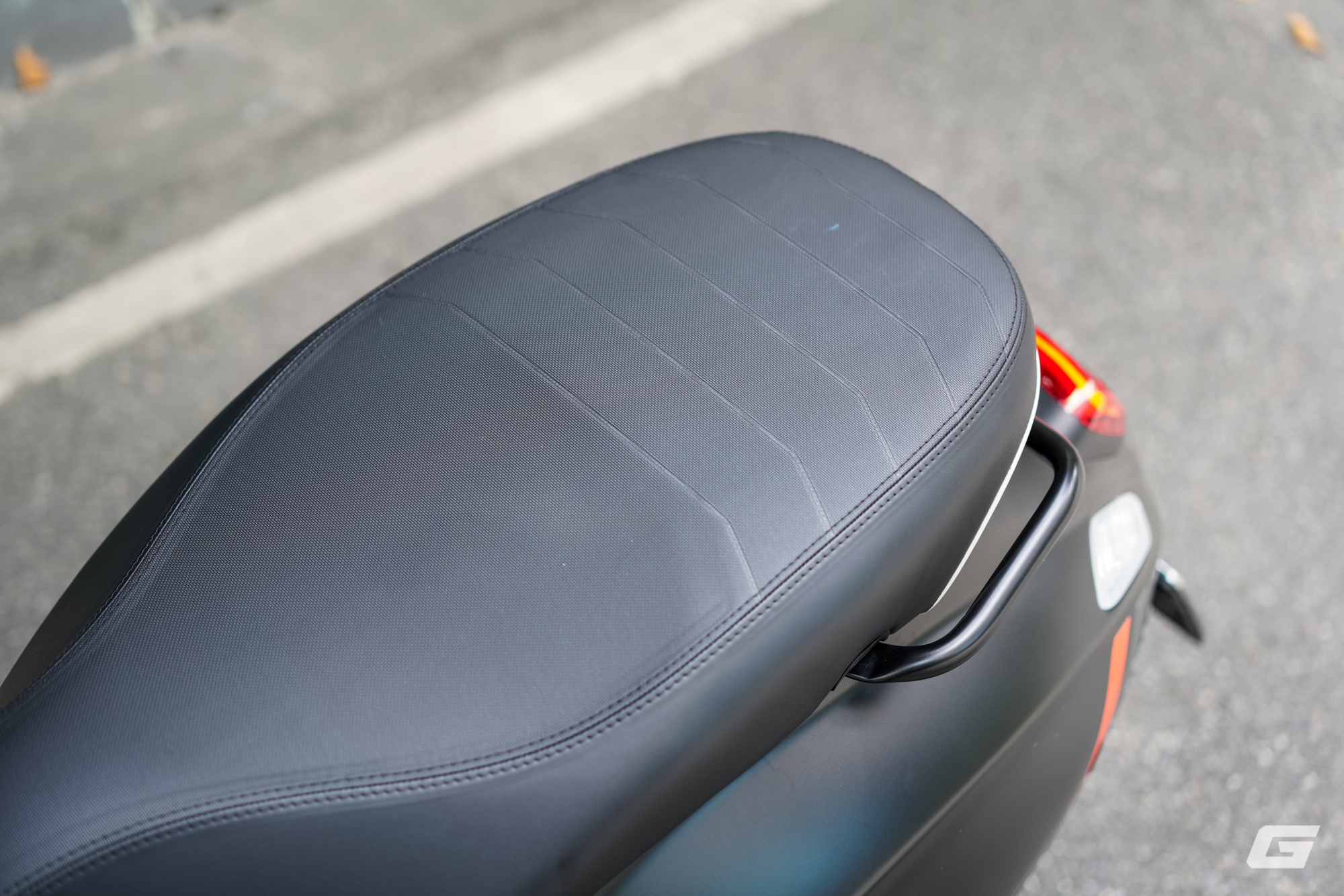 Vespa Sprint S 125 2025: Vận hành linh hoạt, mức tiêu thụ nhiên liệu thực tế chỉ từ 2.3L/100Km- Ảnh 13. Vespa Sprint S 125 2025: Vận hành linh hoạt, mức tiêu thụ nhiên liệu thực tế chỉ từ 2.3L/100Km- Ảnh 13.