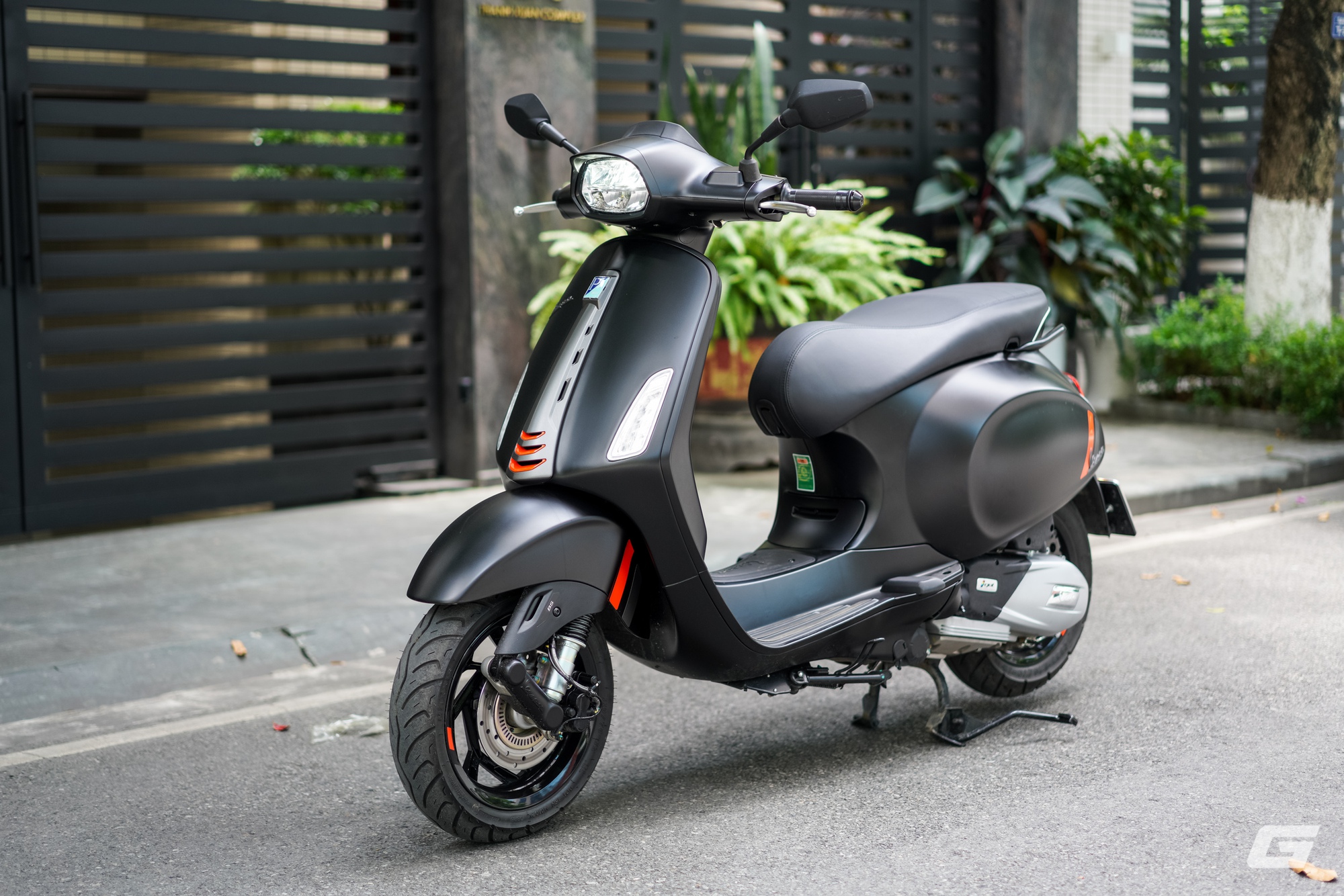 Vespa Sprint S 125 2025: Vận hành linh hoạt, mức tiêu thụ nhiên liệu thực tế chỉ từ 2.3L/100Km- Ảnh 1. Vespa Sprint S 125 2025: Vận hành linh hoạt, mức tiêu thụ nhiên liệu thực tế chỉ từ 2.3L/100Km- Ảnh 1.