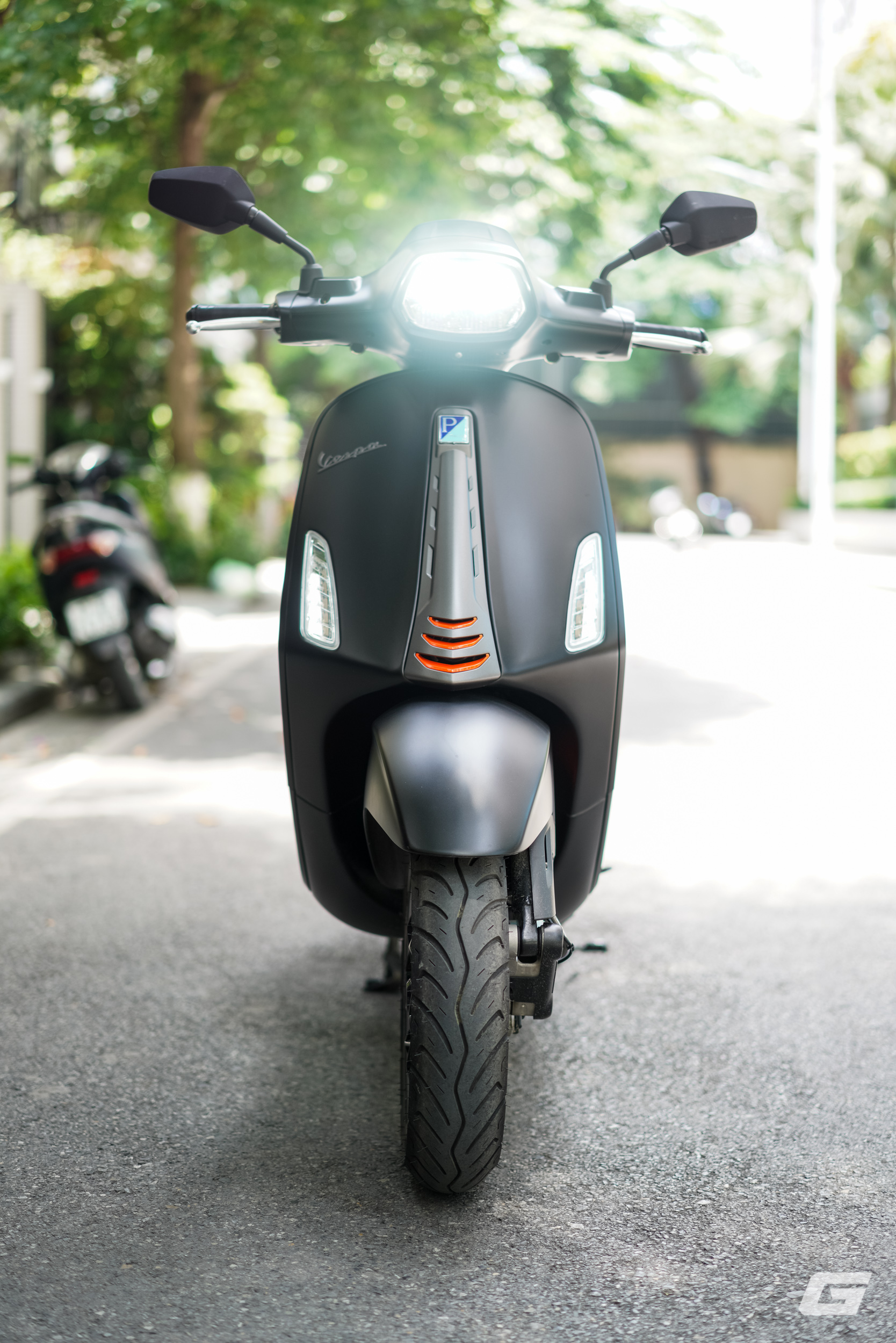 Vespa Sprint S 125 2025: Vận hành linh hoạt, mức tiêu thụ nhiên liệu thực tế chỉ từ 2.3L/100Km- Ảnh 10. Vespa Sprint S 125 2025: Vận hành linh hoạt, mức tiêu thụ nhiên liệu thực tế chỉ từ 2.3L/100Km- Ảnh 10.